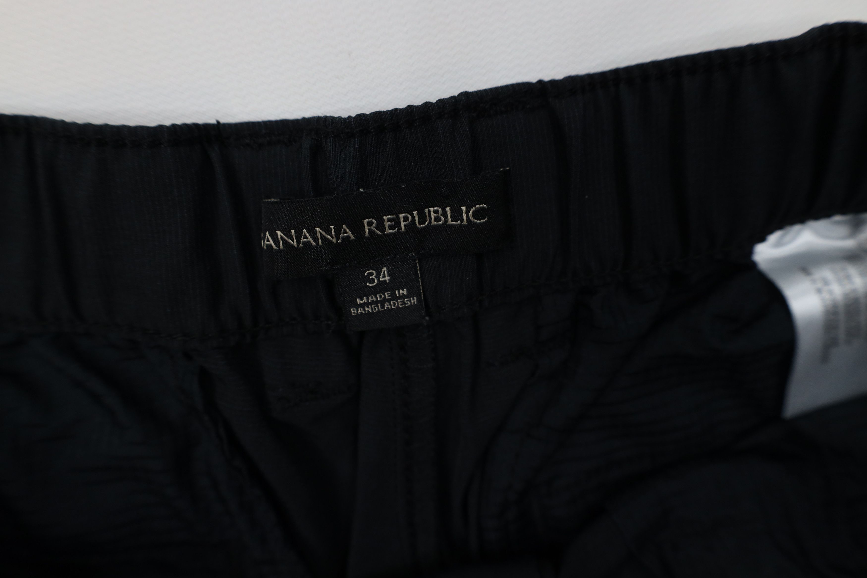 Banana Republic Banana Republic Tech Knit Above Knee Chino Shorts Black Size US 34 / EU 50 - 6 Thumbnail