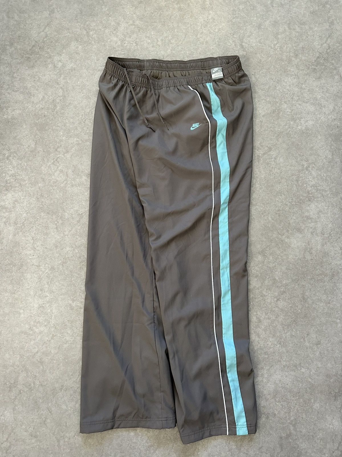 Nike Vintage Nike Track Pants Y2K Athletic Wear Casual Essential Size US 34 / EU 50 - 11 Thumbnail