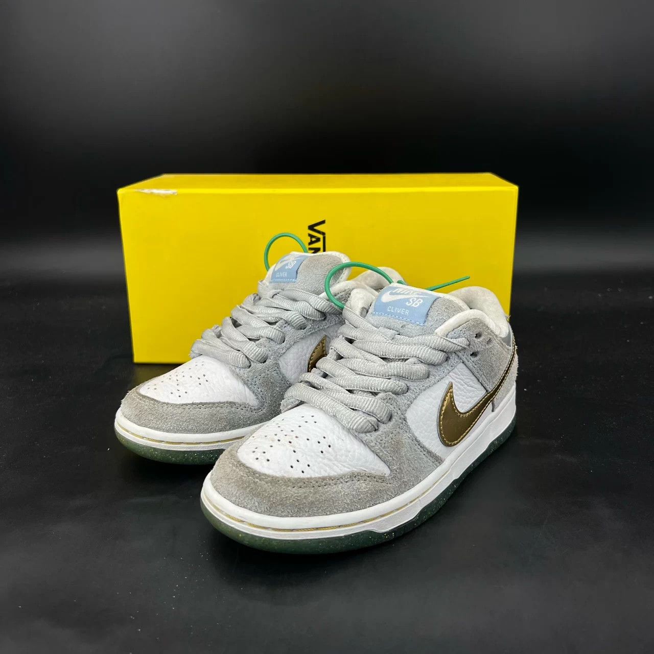 Nike Nike Dunk SB Snow Festival 36 Worn, Minimal Sole Wear Size US 5 / IT 35 - 1 Thumbnail