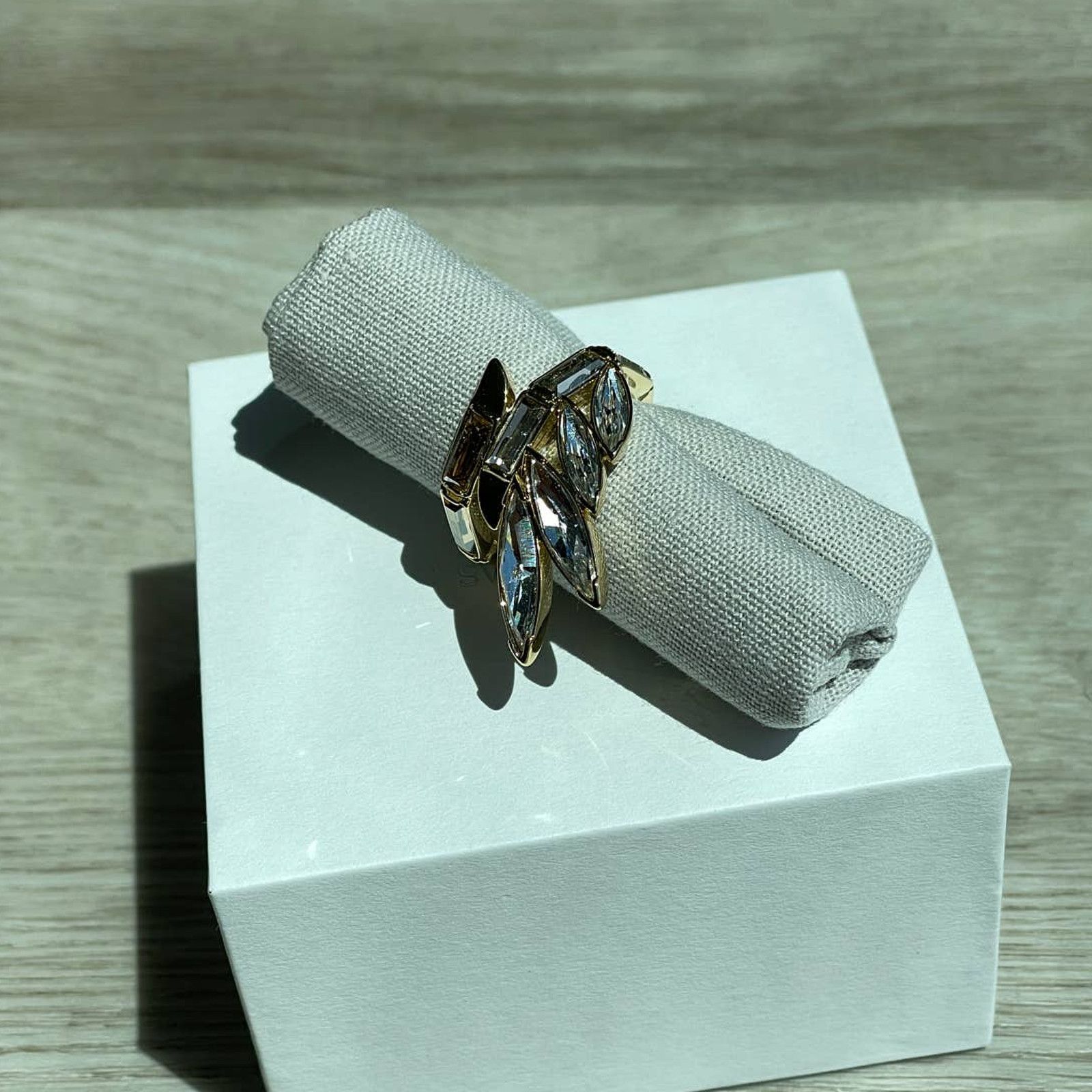 Swarovski Swarovski Atelier Wonder Woman ring Size 6 / EUR 52 Size ONE SIZE - 4 Thumbnail