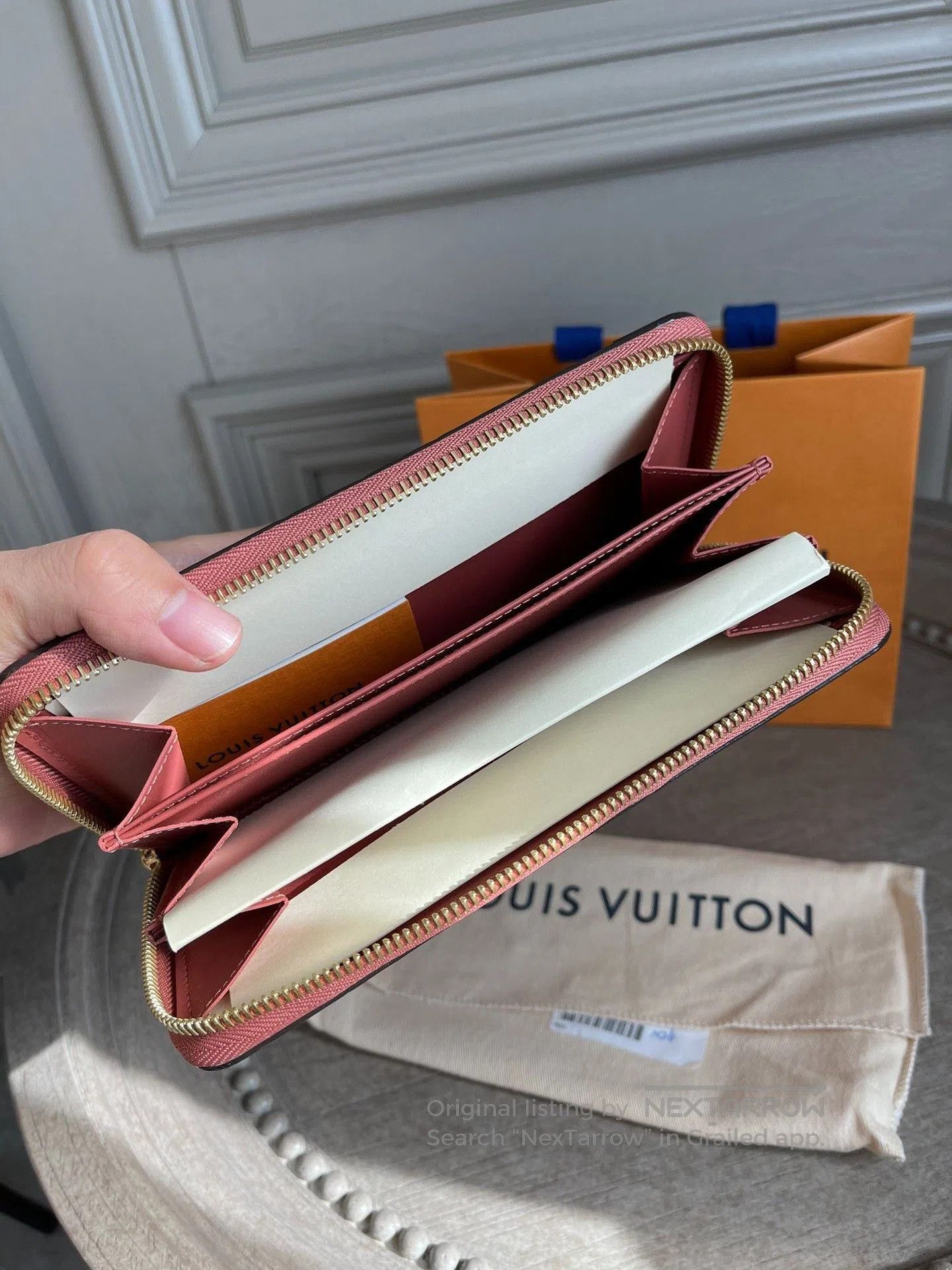 Louis Vuitton Louis Vuitton Patent Leather Dog Zip Wallet. Size ONE SIZE - 5 Thumbnail