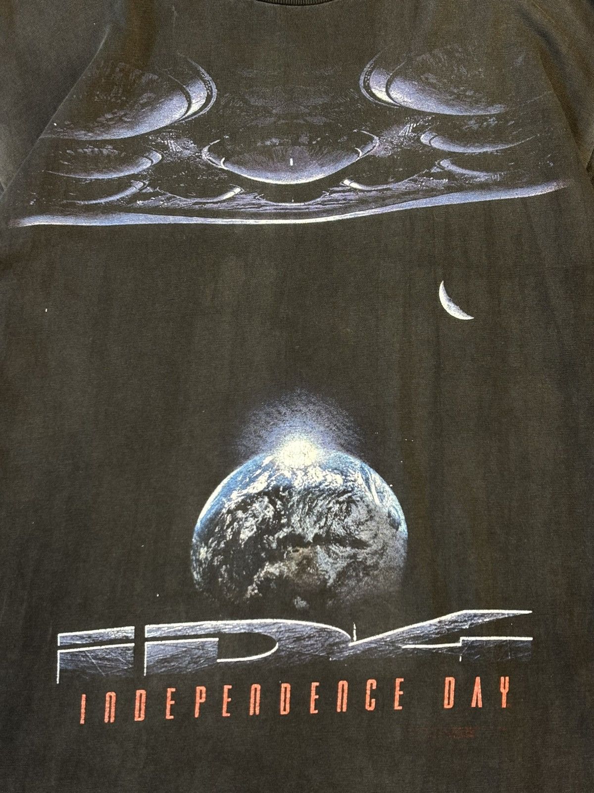 Other Vintage Independence Day Movie T-Shirt (1996) | ID4 Size US XL / EU 56 / 4 - 2 Thumbnail