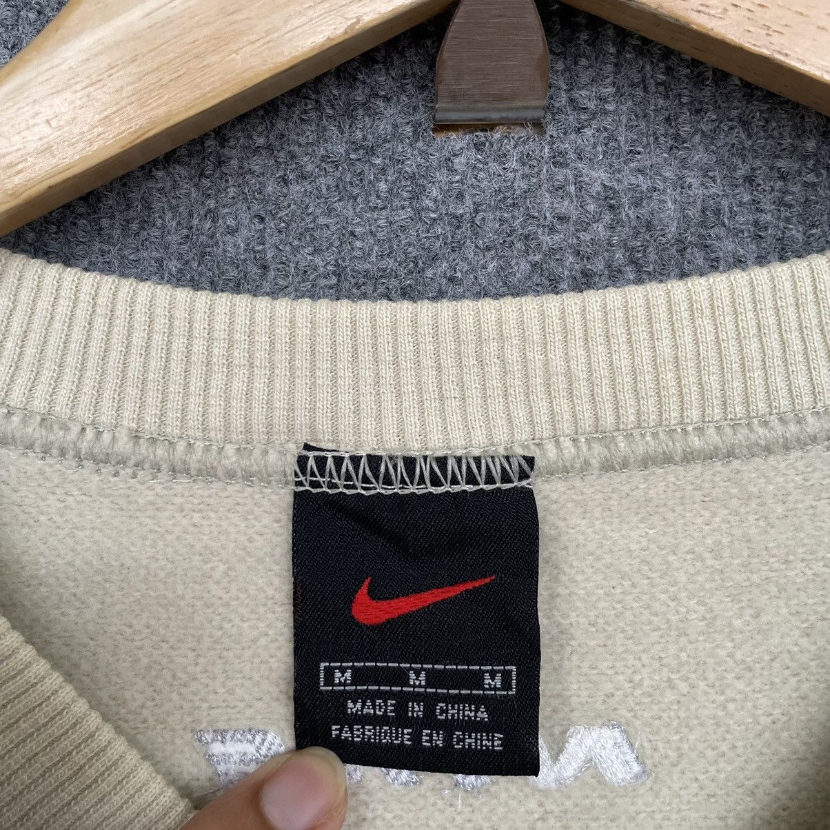 Nike × Vintage Vintage 2000s Nike Essentials Beige Sweatshirt Size US M / EU 48-50 / 2 - 4 Thumbnail