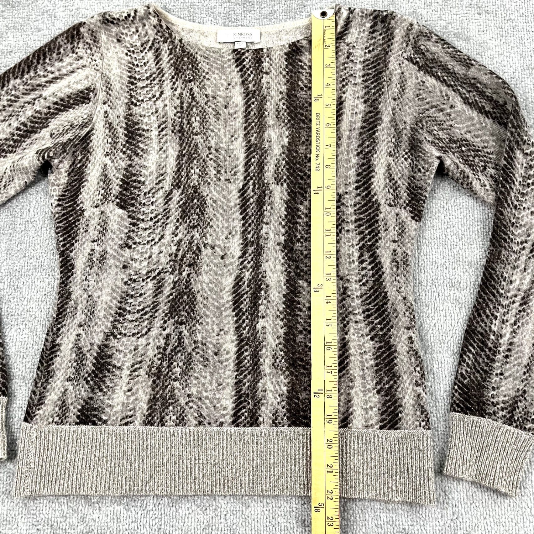 Vintage KINROSS Sweater Women Cropped Crew Neck Brown Snake Print Cashmere Long Sleeve M Regular Size M / US 6-8 / IT 42-44 - 2 Thumbnail