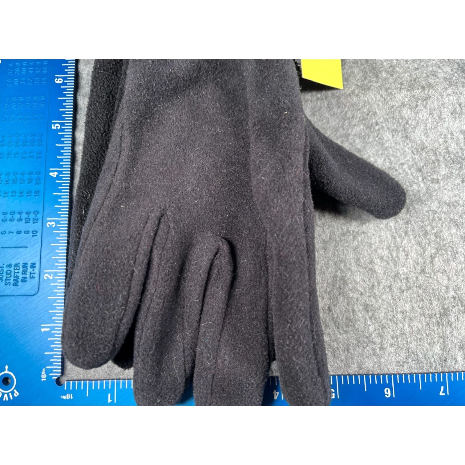 Vintage All In Motion Gloves Adult One Size Black Polyester Fleece Winter Ski Mens Size US M / EU 48-50 / 2 - 2 Thumbnail