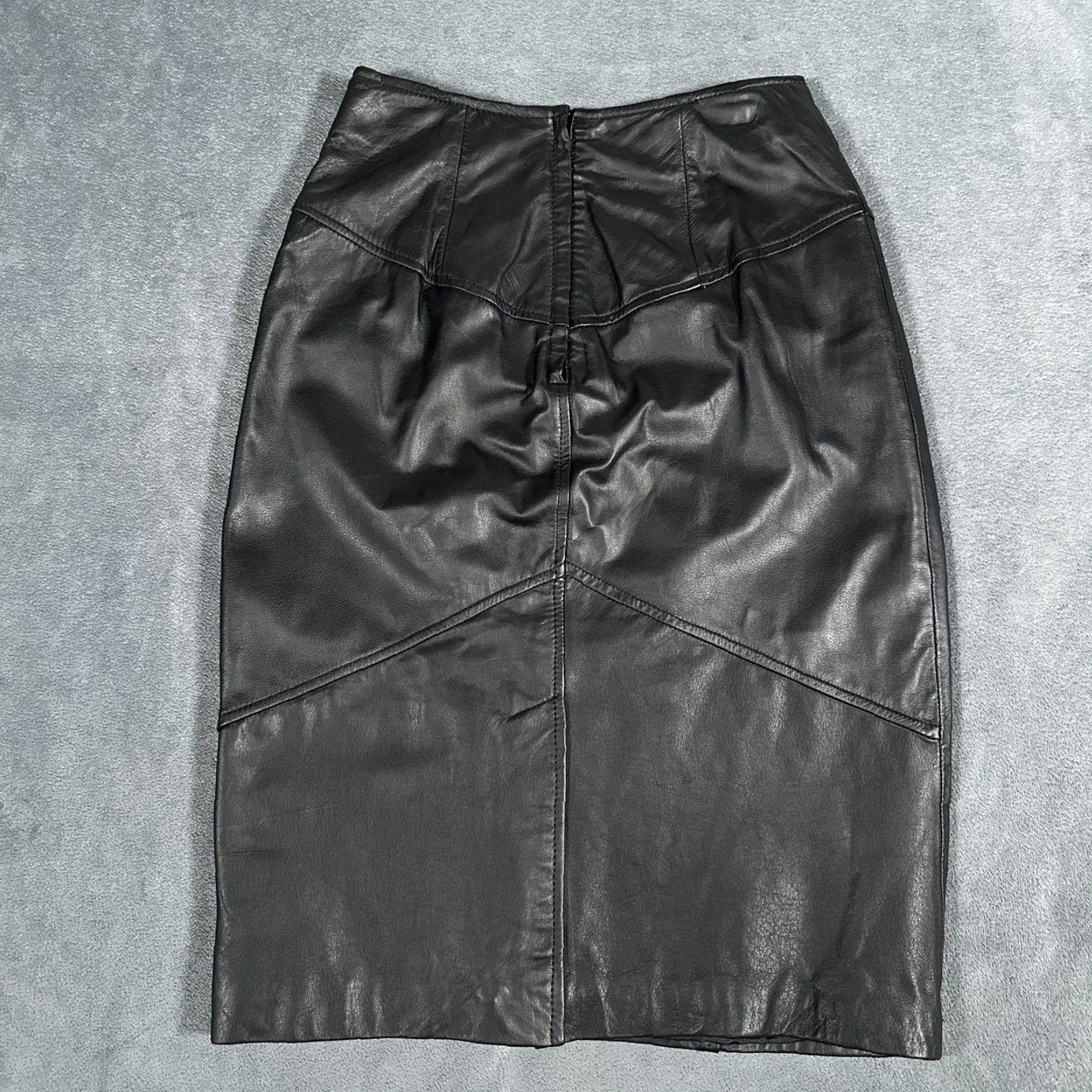 Vintage VINTAGE Pelle Cuir Skirt Womens 6 Black Leather Pencil Knee Length High Waist Lined Zip Womens 6 Black Leather Pencil Knee Length High Waist Lined Zip Size 28" / US 6 / IT 42 - 5 Thumbnail