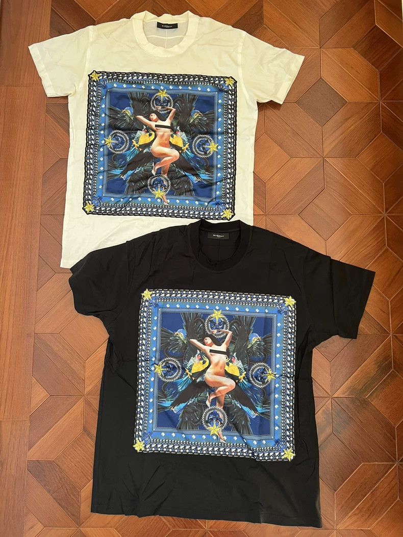 Givenchy Oversized short-sleeved T-shirt with a nude woman