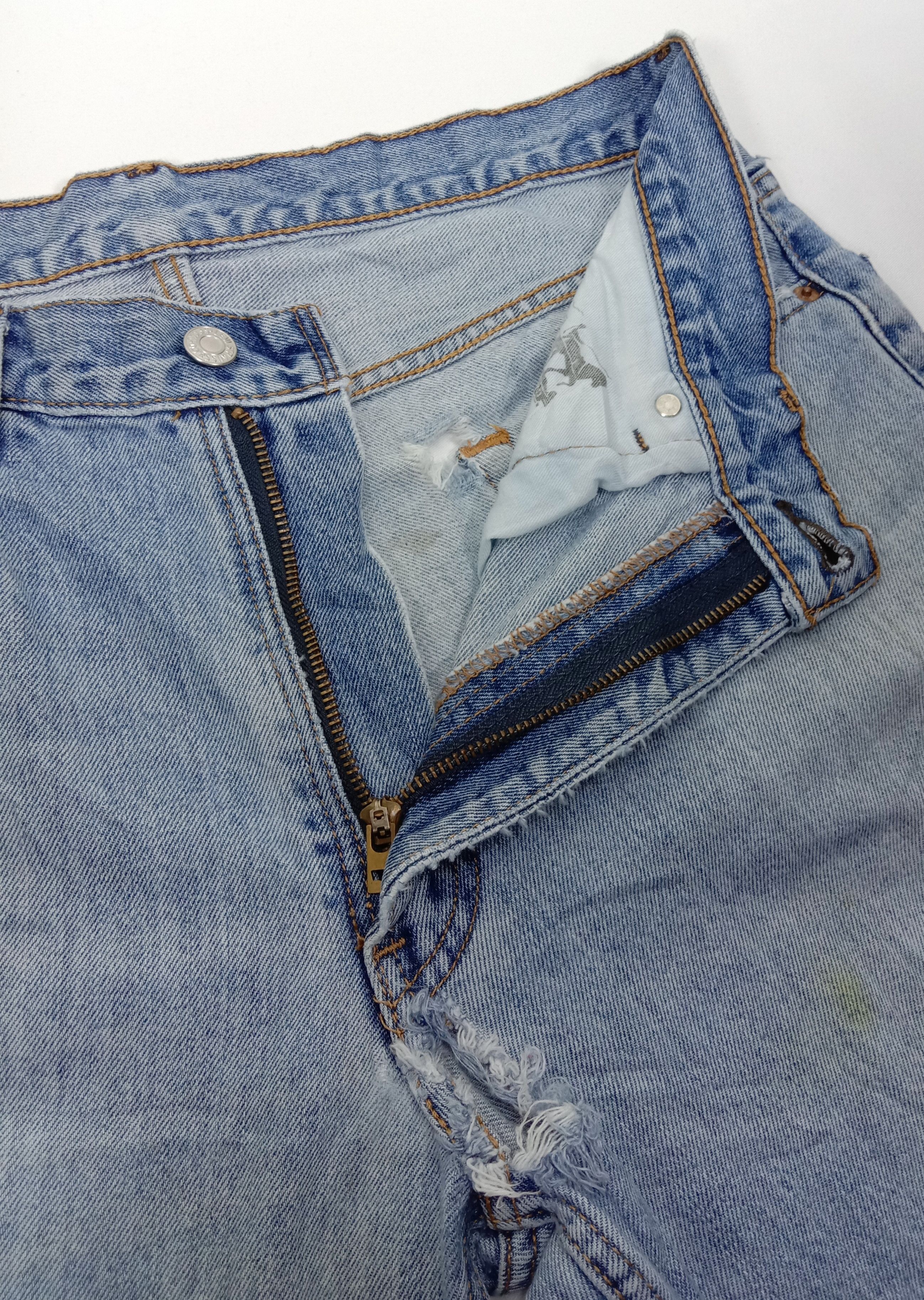 Levi's Vintage Levi's 550 Jeans Light Wash Distressed Denim Size US 32 / EU 48 - 9 Thumbnail