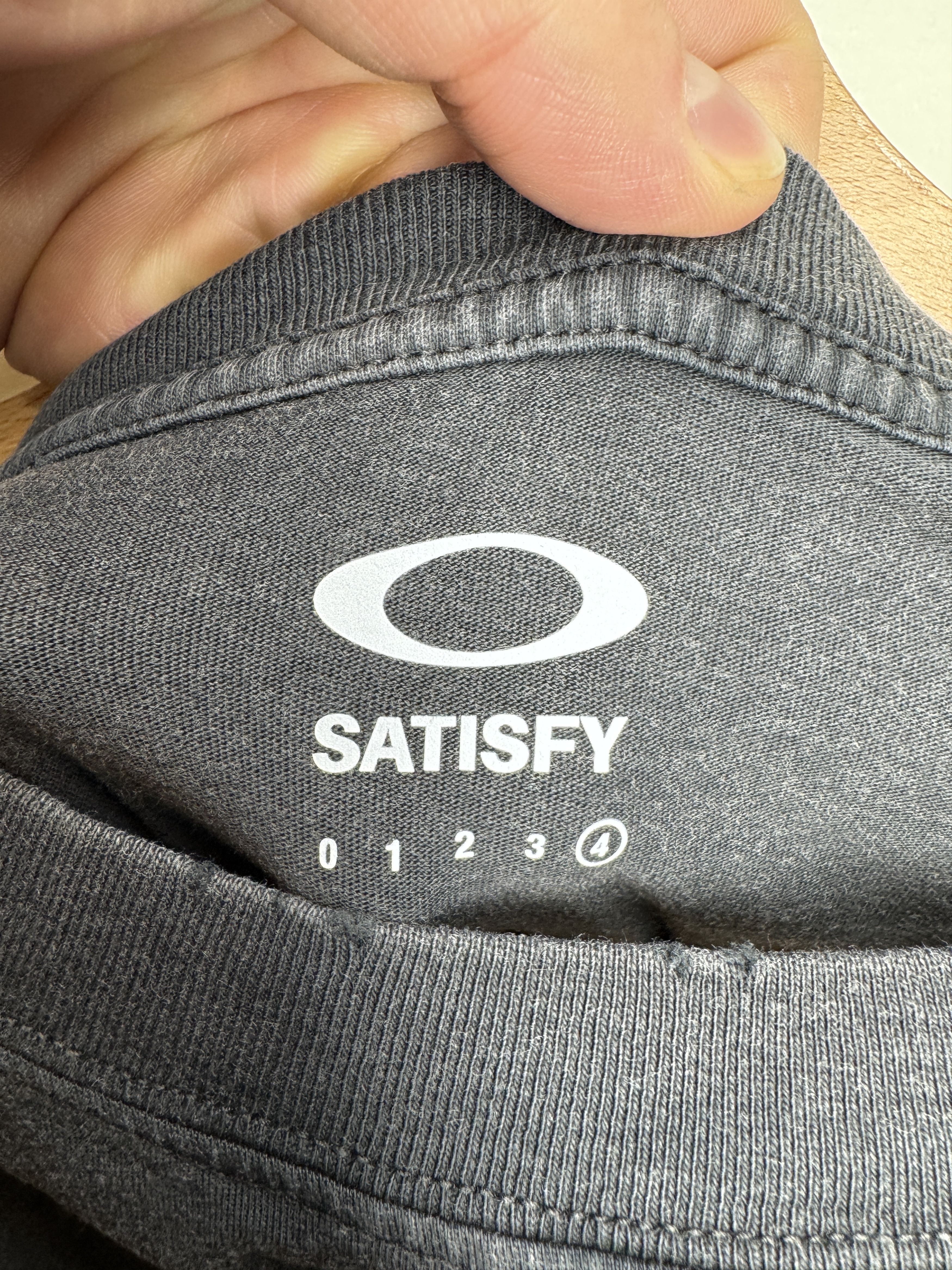 Oakley × Satisfy Oakley x Satisfy Running Mothtech t-shirt aged black XL Size US XL / EU 56 / 4 - 6 Thumbnail