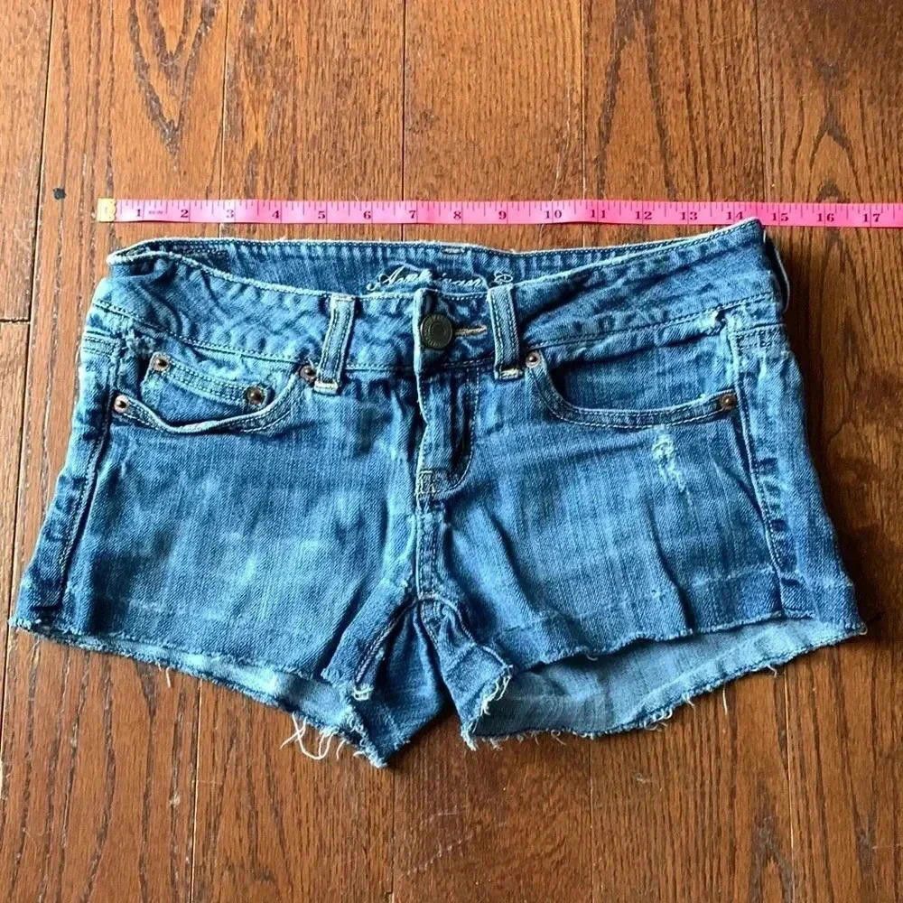 Designer American Eagle Women's Distressed Denim Shorts Size 30" / US 8 / IT 44 - 1 Thumbnail