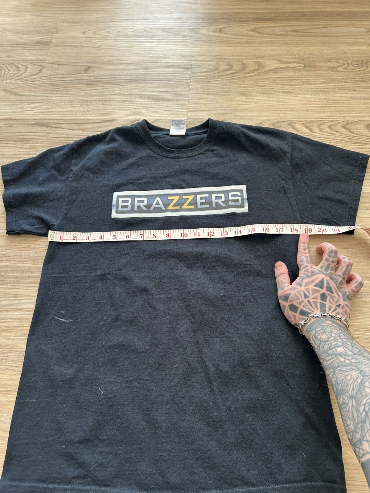 Vintage RARE! Vintage Brazzers Crew Tee Size Medium Size US M / EU 48-50 / 2 - 5 Thumbnail