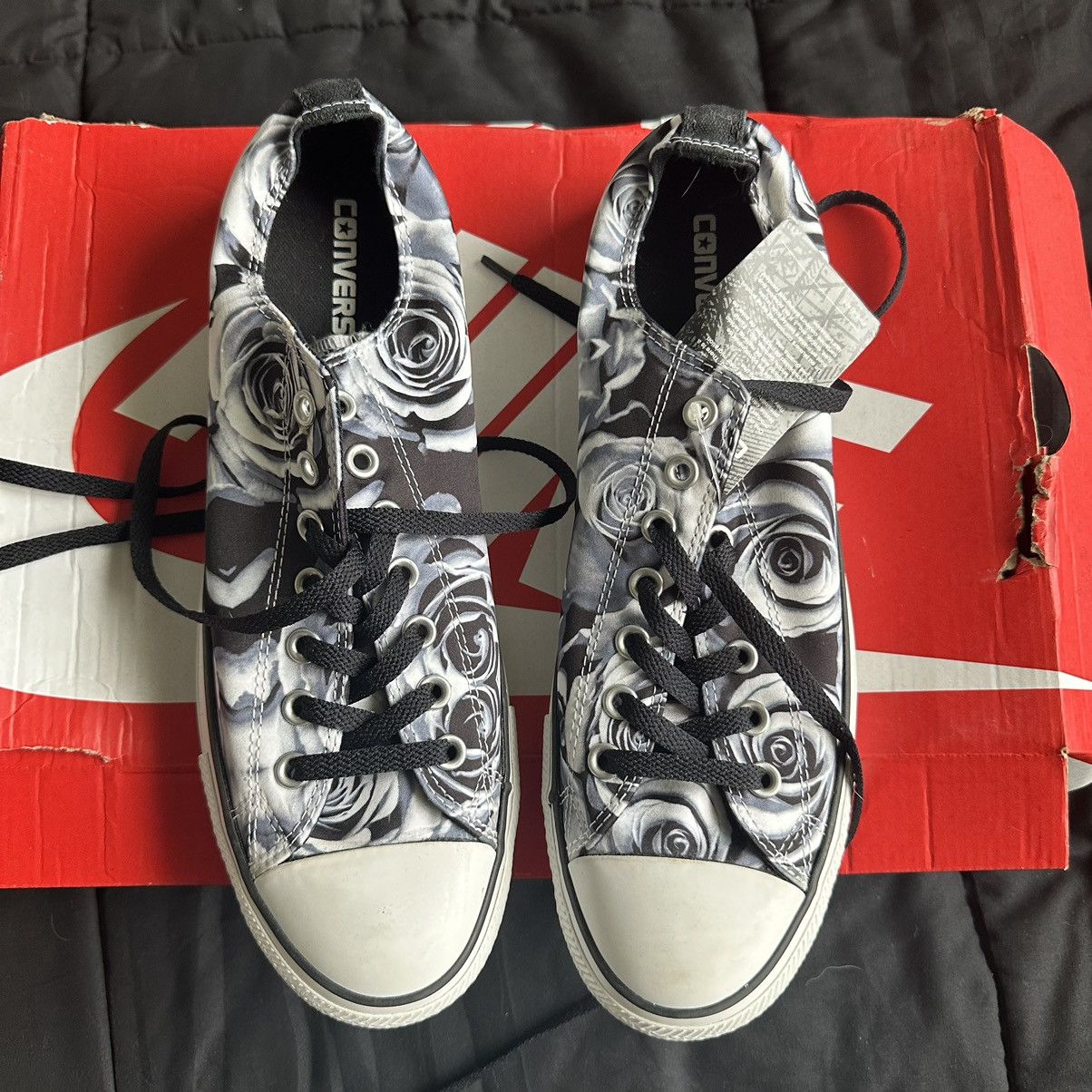 Converse Rose Printed Converse 🥀 Size US 10.5 / EU 43-44 - 6 Thumbnail