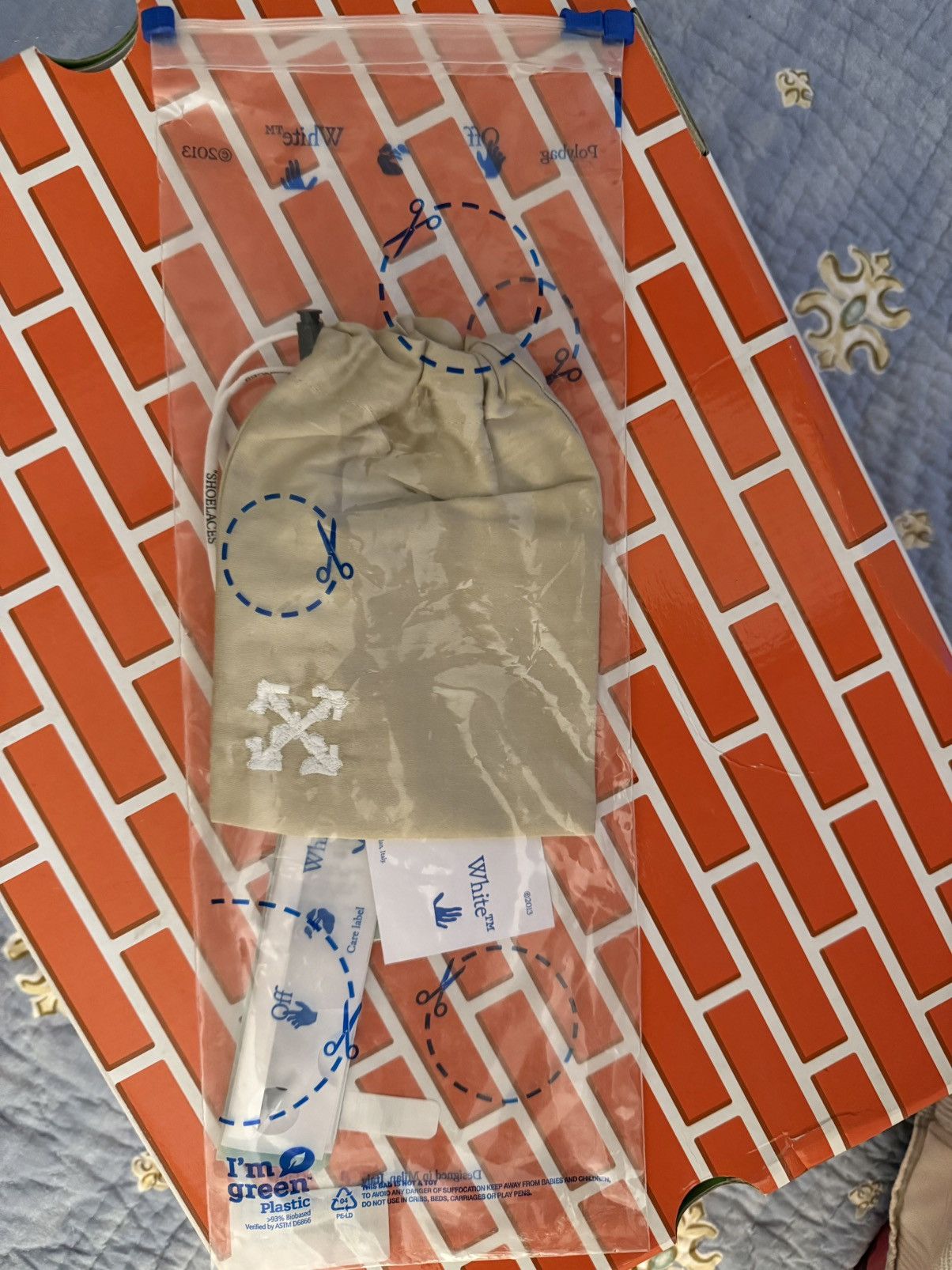 Off-White Off-White Face Mask, covering & Bag NEW! Genuine! S/M Unisex Size ONE SIZE - 3 Thumbnail