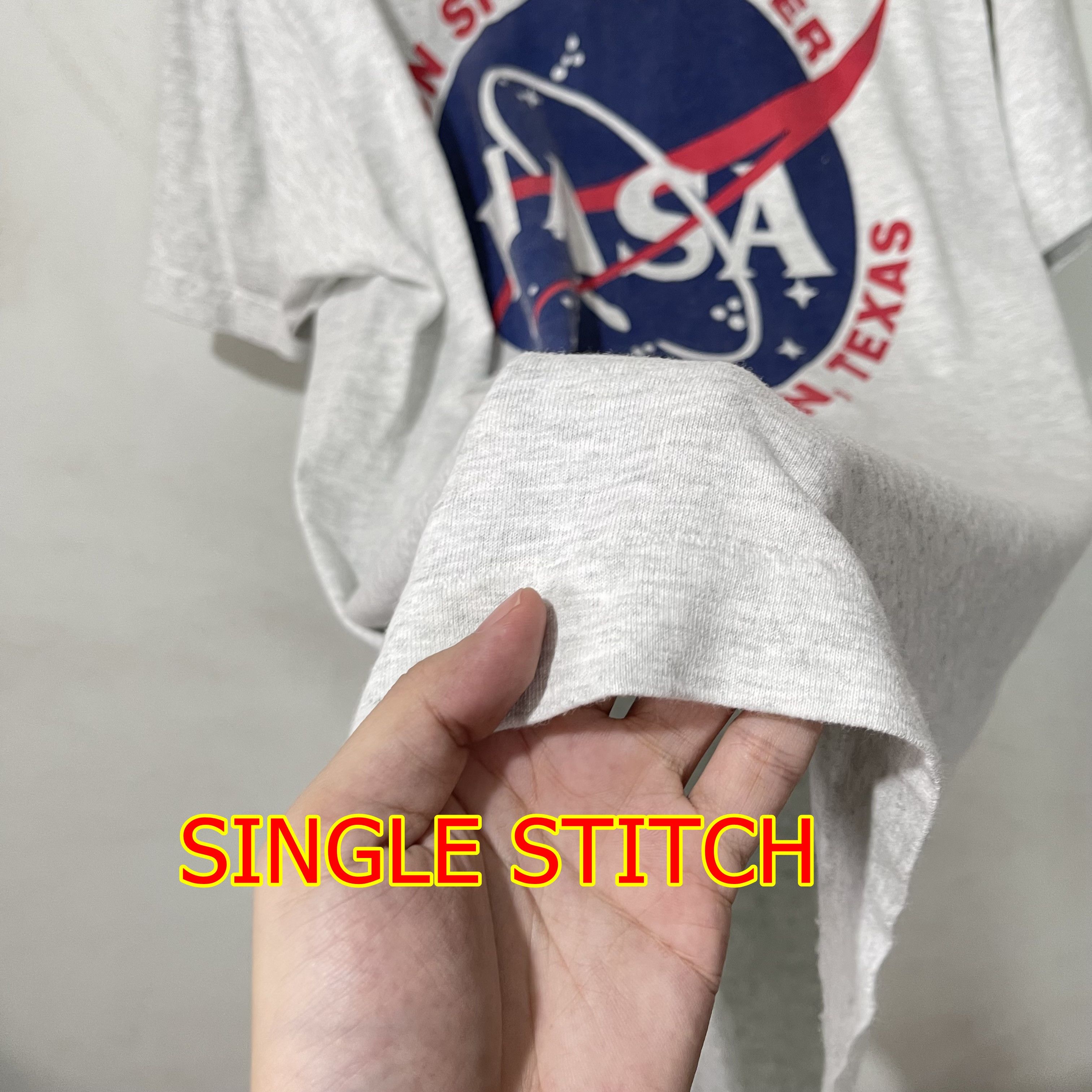 Vintage Vintage 90s NASA Johnson Space Center T-Shirt Size US L / EU 52-54 / 3 - 4 Thumbnail
