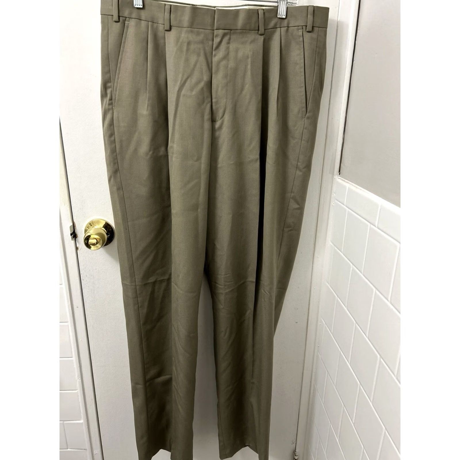 Eddie Bauer Eddie Bauer Dress Pants Mens 36x35 Tan 100% Wool Pleated Trousers NWT Mid Rise Relaxed Fit Button Zipper Workwear Business Pants Womens? Size US 36 / EU 52 - 6 Thumbnail