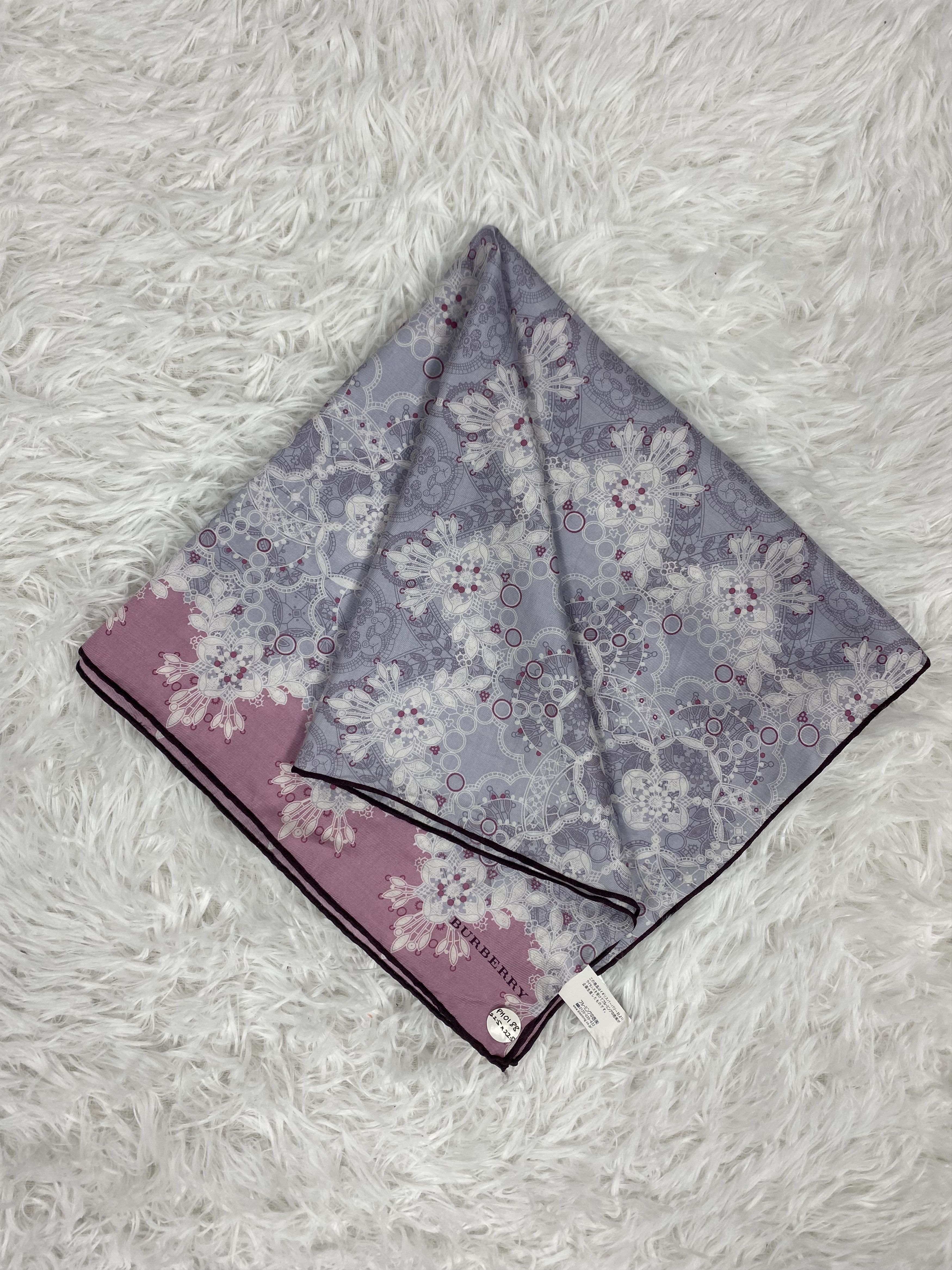 Burberry × Vintage Vintage Burberry Handkerchief Neckerchief PH0188 Size ONE SIZE - 1 Thumbnail