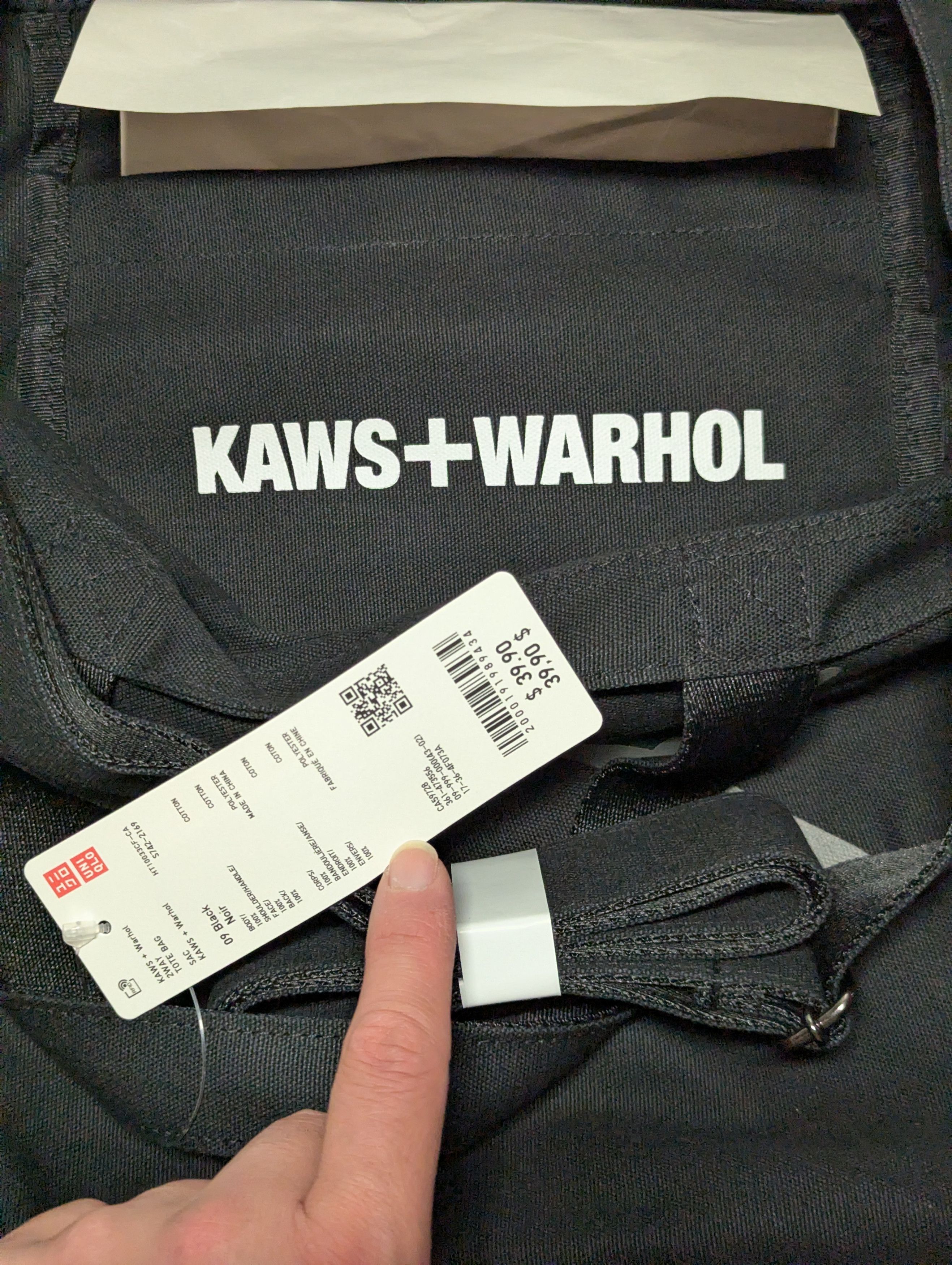 Andy Warhol × Kaws × Uniqlo BNWT RARE KAWS + WARHOL x UNIQLO 2WAY Newspaper Bag Black Size ONE SIZE - 7 Thumbnail