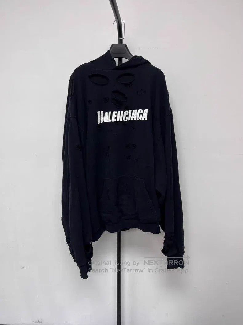 Balenciaga Balenciaga Artistic Printed Cracked Effect Ripped Hooded S Size US M / EU 48-50 / 2 - 1 Thumbnail