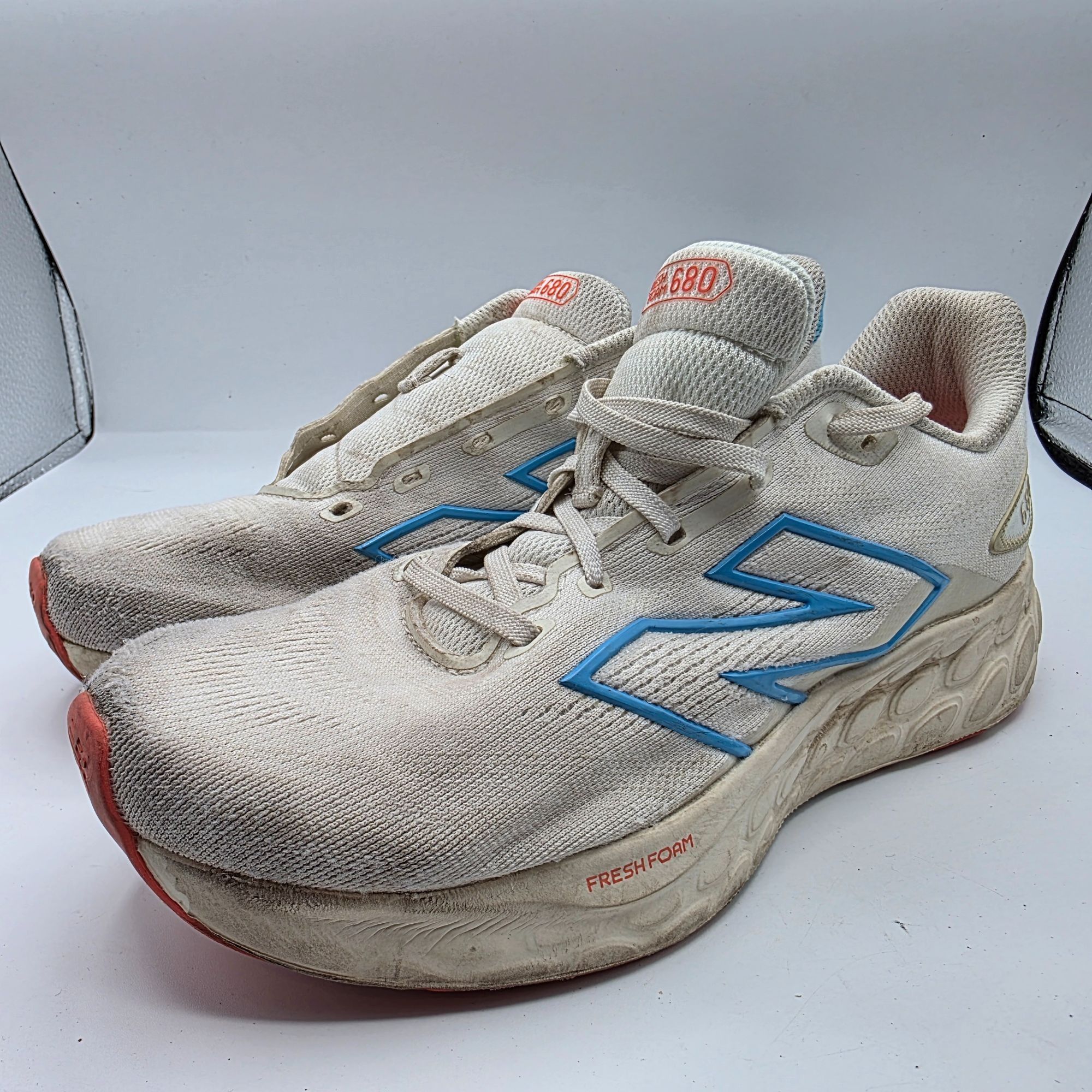 New Balance New Balance Fresh Foam 680v8 Womens Size 9.5 Shoes White Blu Size US 9.5 / IT 39.5 - 4 Thumbnail