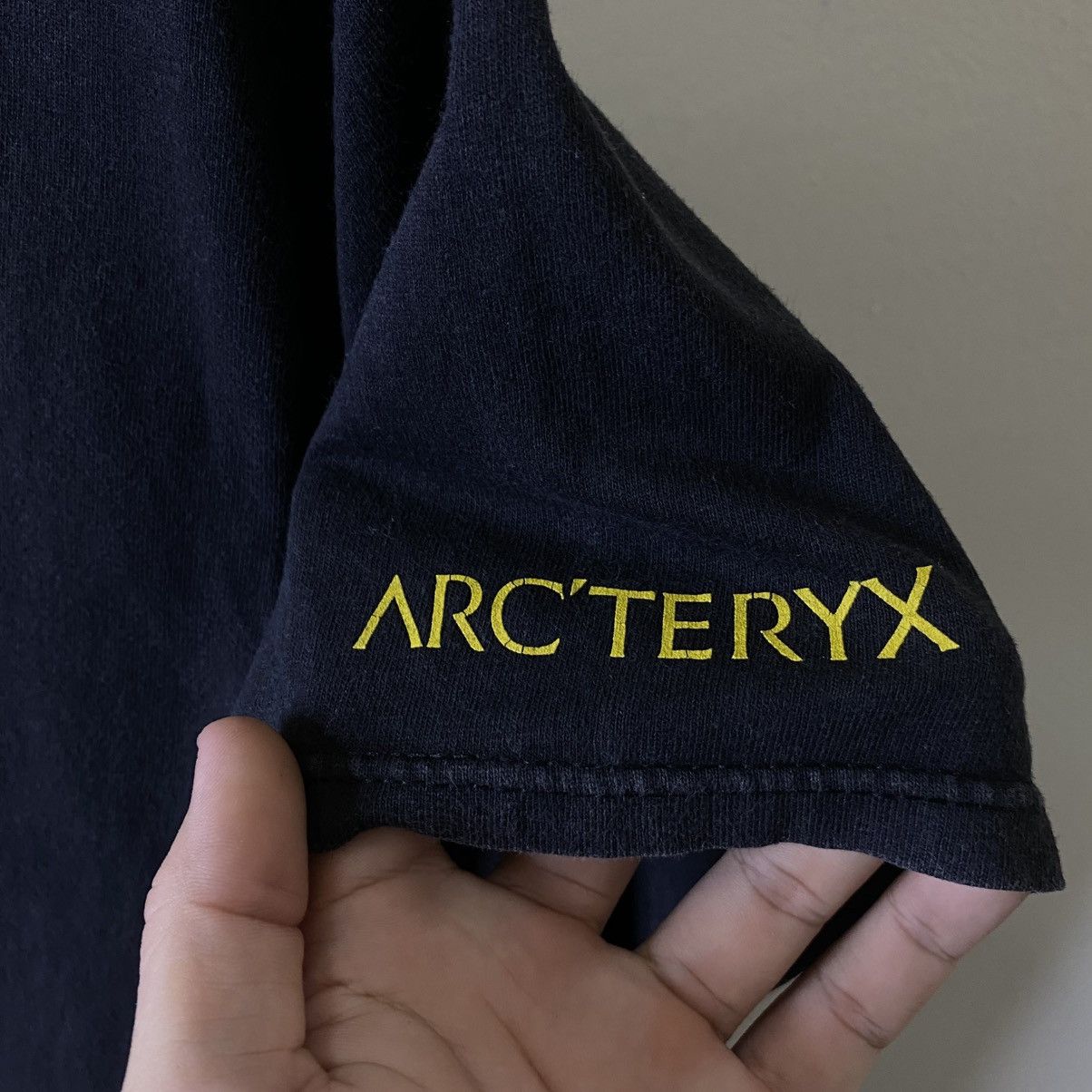 Arc'teryx Vintage 2000s Arc'teryx Big Back Logo T Shirt Size US S / EU 44-46 / 1 - 7 Thumbnail