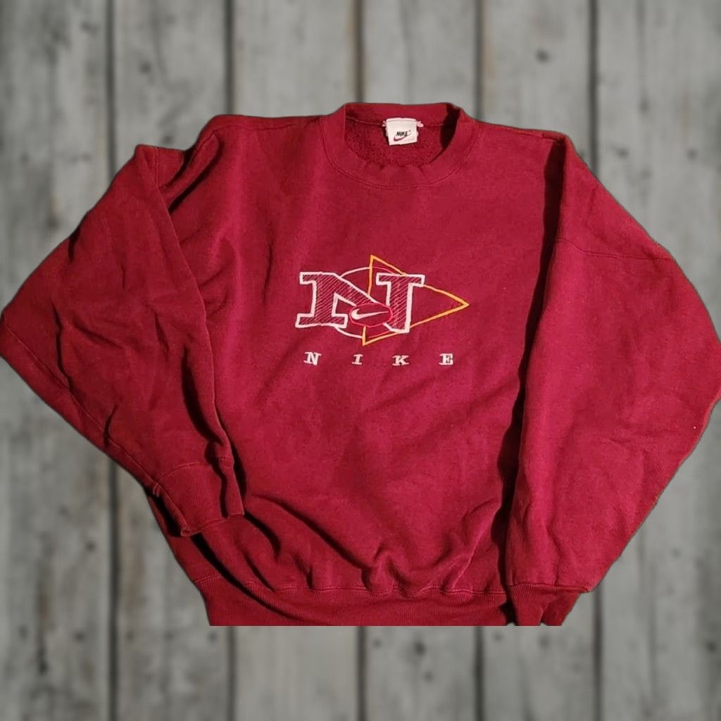 Nike VINTAGE Nike Sweatshirt Center Swoosh Red Crew Neck Mens L Streetwear 90s Y2K Rare Size US L / EU 52-54 / 3 - 1 Thumbnail