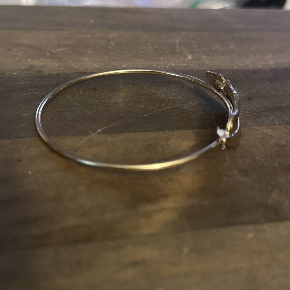 Other Gold tone feather bangle bracelet Size ONE SIZE - 4 Thumbnail