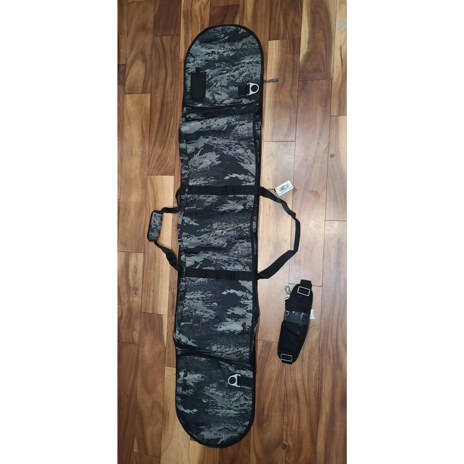 image of NWT Oakley Snow Board Sleeve Duffel Carry Bag Blk Camo 175Cm in Beige, Men's