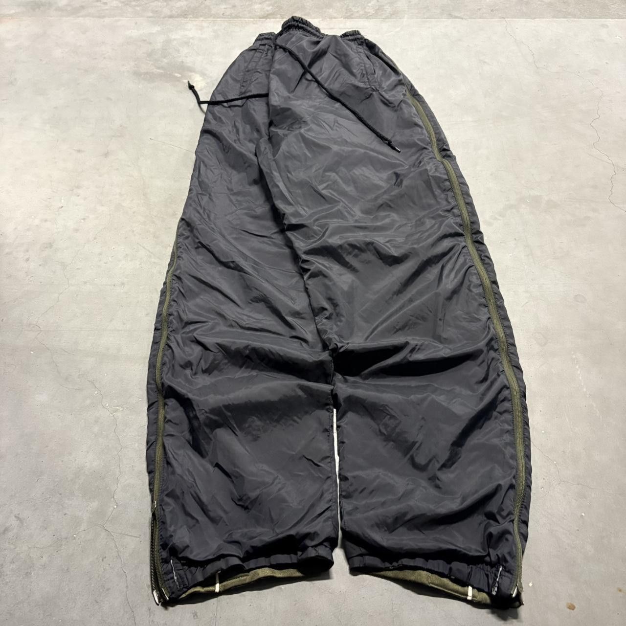 Vintage Crazy Vintage Y2K/2000s Baggy Green and Black Reversible double sided Track Pants! Size US 34 / EU 50 - 6 Thumbnail