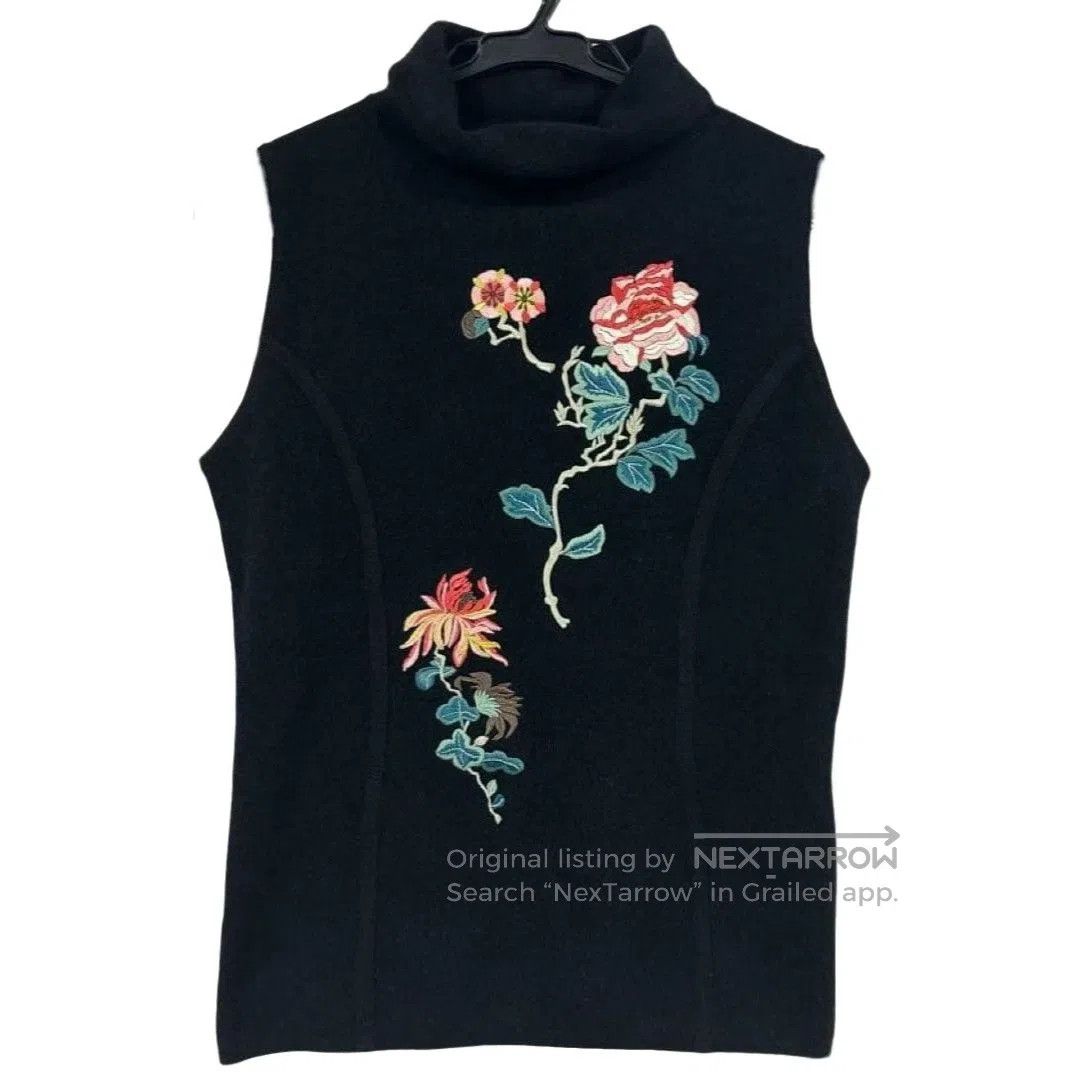 Vivienne Tam Vivienne Tam Wool Embroidered Flower Turtleneck Top. Size XS / US 0-2 / IT 36-38 - 1 Thumbnail