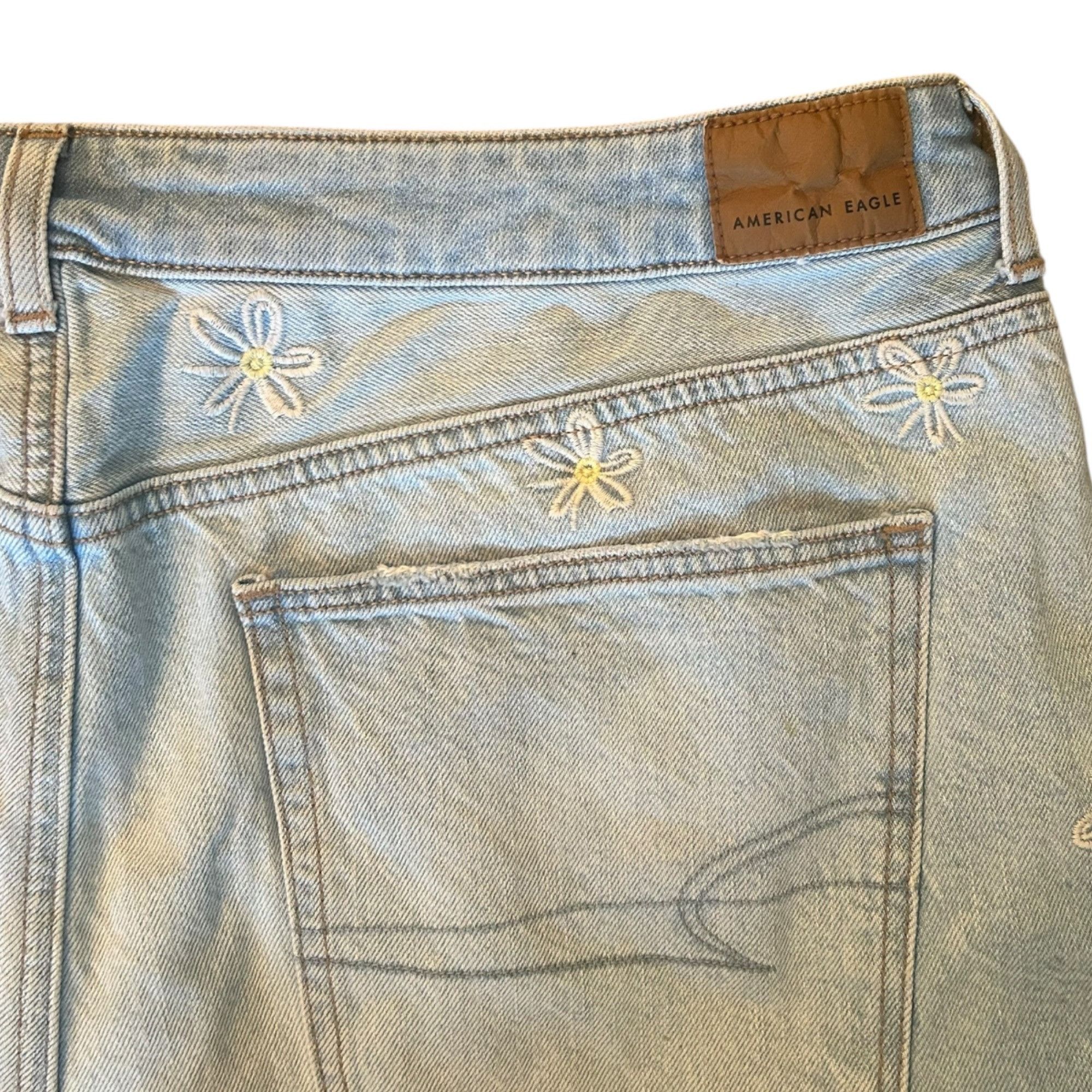 American Eagle Outfitters American Eagle Daisy Embroidered Frayed Hem Denim Mom Shorts Size 38" / US 16 / IT 52 - 5 Thumbnail