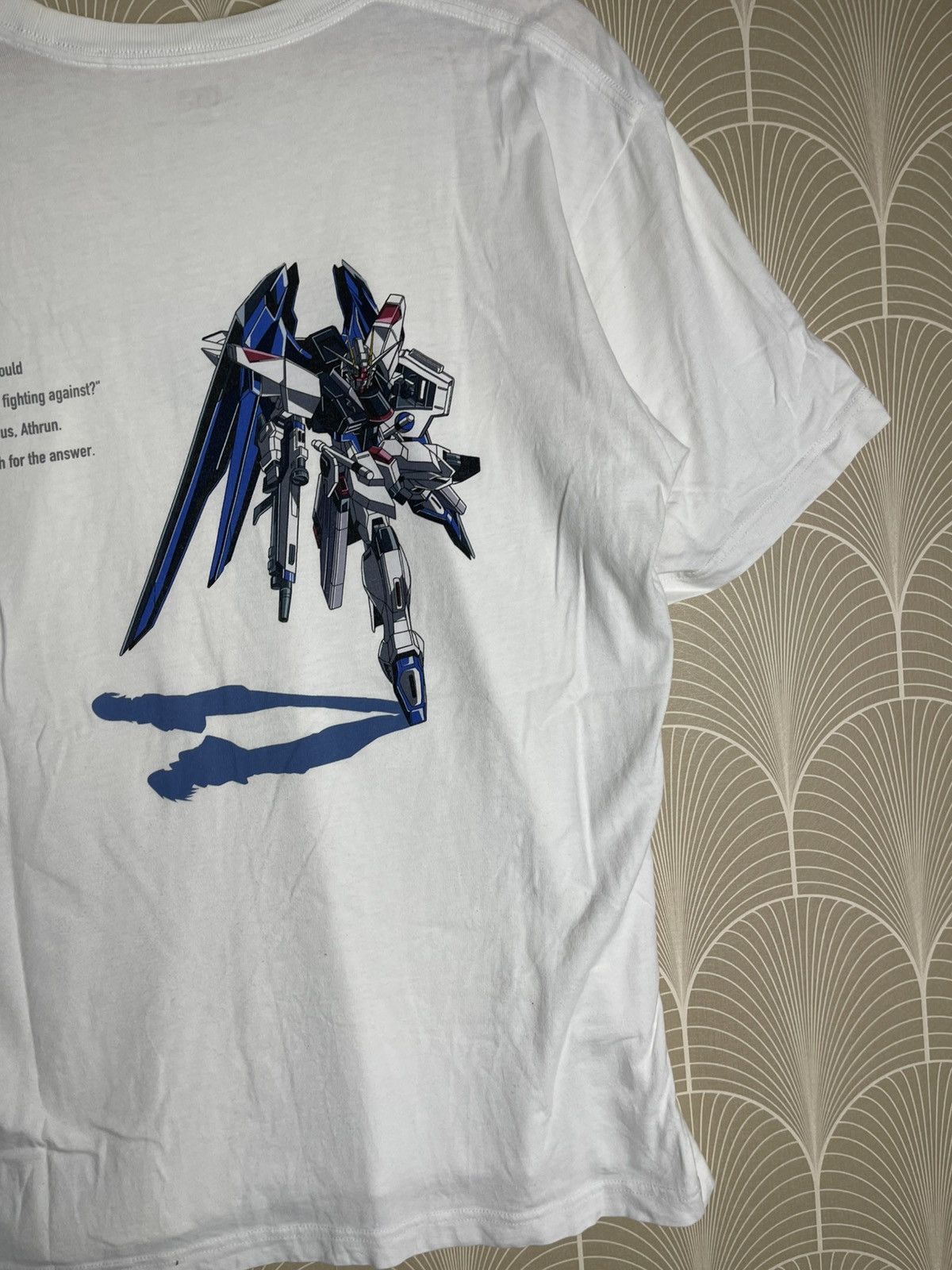 Anime × Japanese Brand × Uniqlo 2000s FREEDOM GUNDAM TSHIRT SOLO CHARACTER HERO Size US XL / EU 56 / 4 - 13 Thumbnail