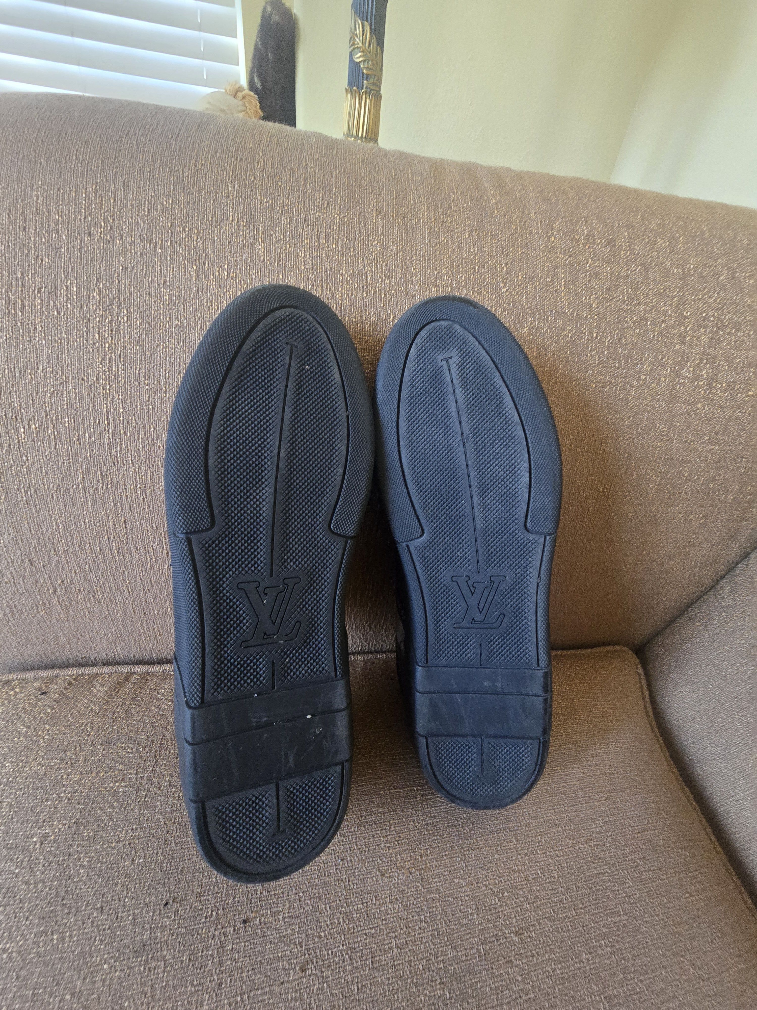 Louis Vuitton Louis Vuitton Black Python/Leather Sneakers Sz LV/8/US9 Size US 9 / EU 42 - 11 Thumbnail