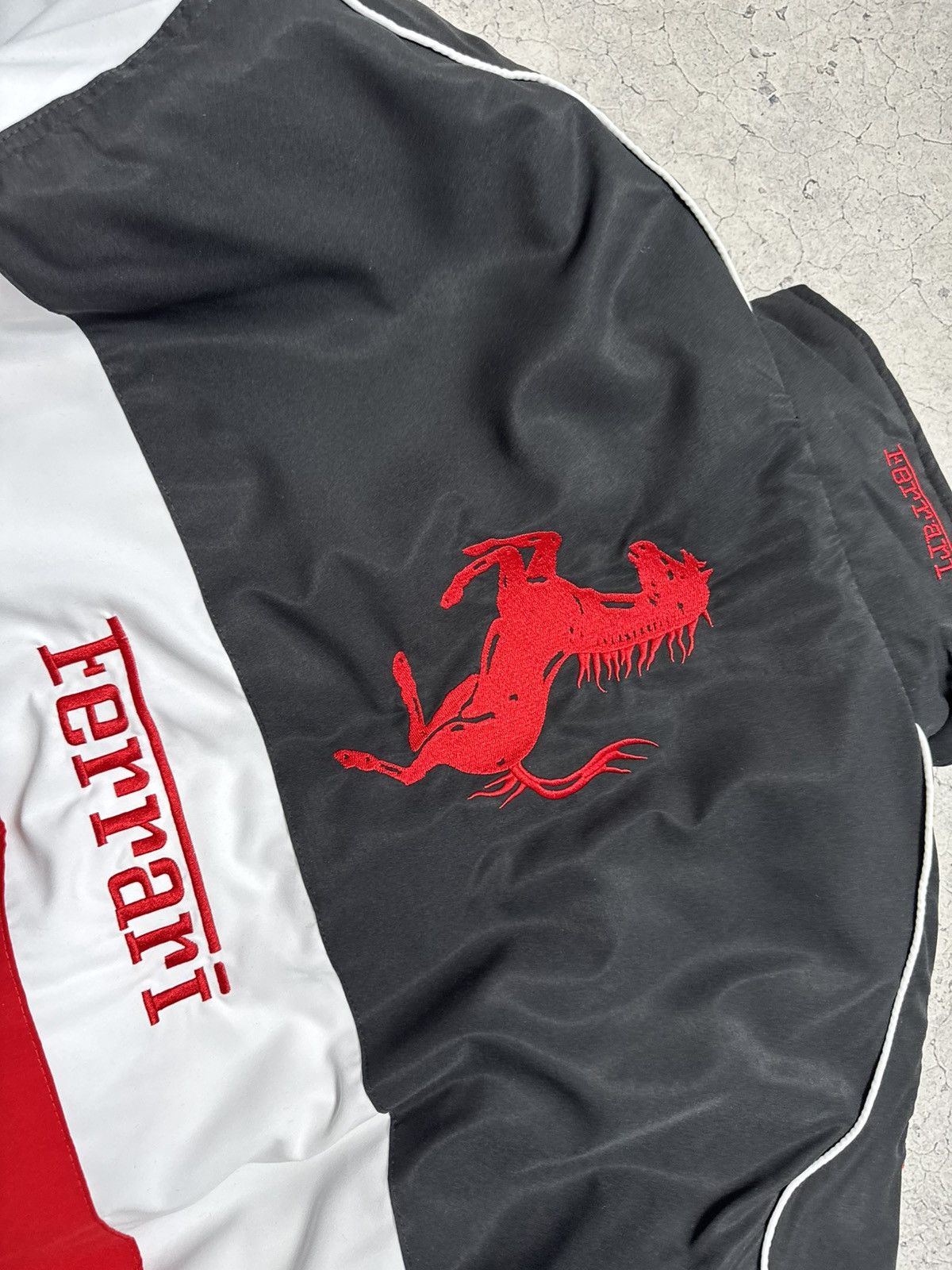 Ferrari Ferrari F1 Racing Bomber Jacket Hype Rare Big Logo Size US L / EU 52-54 / 3 - 12 Thumbnail