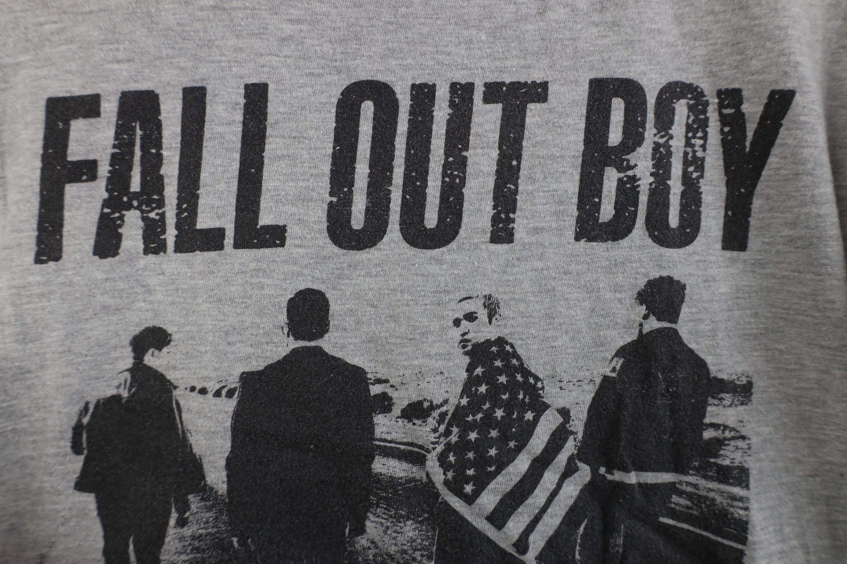 Vintage Vintage American Beauty Psycho Fall Out Boy Band T-Shirt Size S / US 4 / IT 40 - 5 Thumbnail