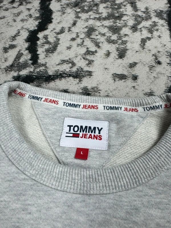 Tommy Hilfiger Tommy Hilfiger crewneck sweatshirt gray logo L Size US L / EU 52-54 / 3 - 5 Thumbnail