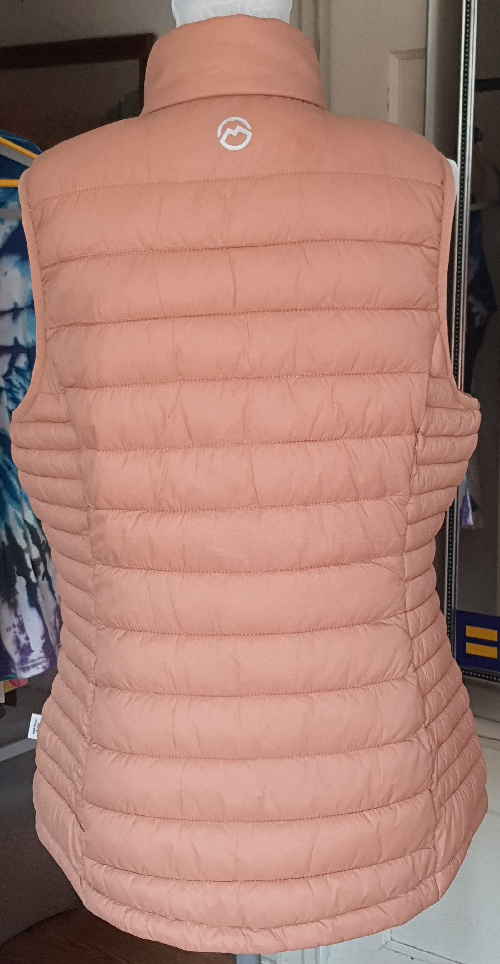 Other Magellan Outdoors Women's Medium Peach Pink Puffer Vest NWT Size M / US 6-8 / IT 42-44 - 2 Thumbnail