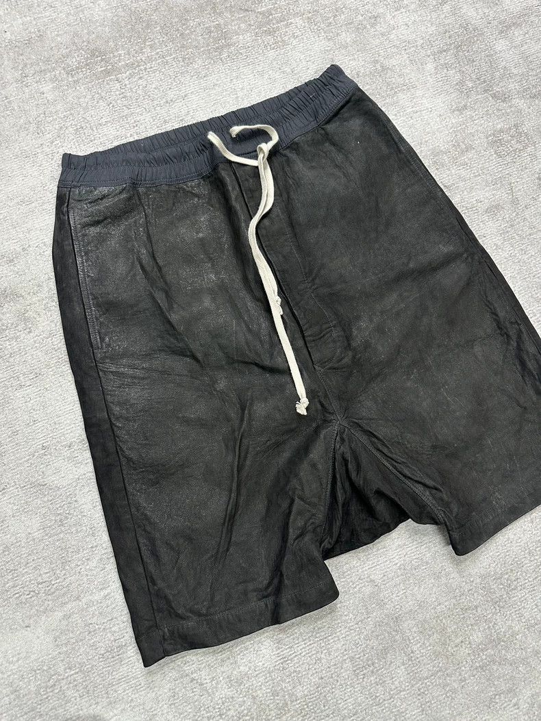 Rick Owens Rick owens size US 50 Old shorts made of sheepskin short s Size US 34 / EU 50 - 2 Thumbnail