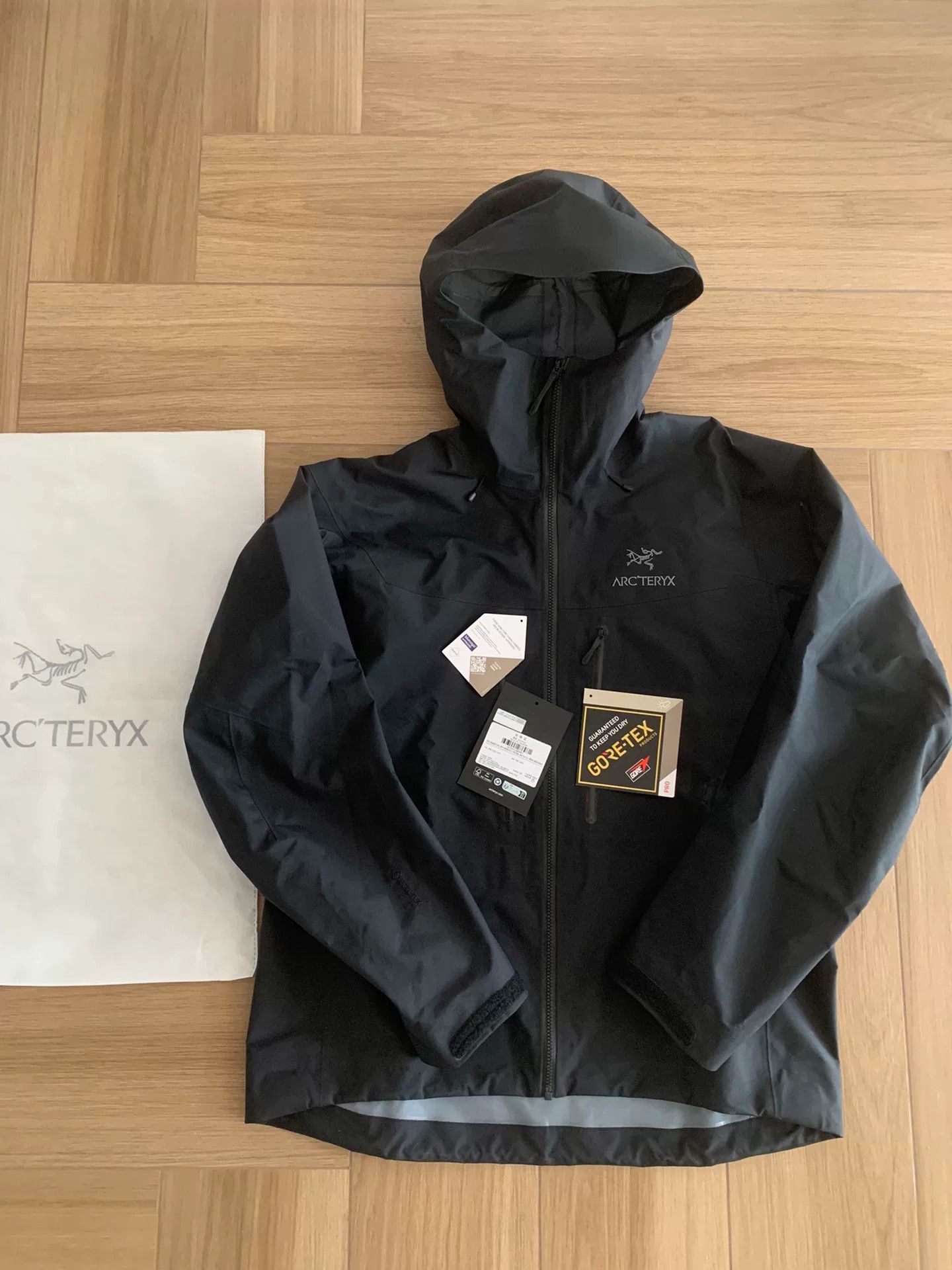 Arc'teryx Arc'teryx Alpha SV Jacket Gore-Tex Pro Size US XL / EU 56 / 4 - 1 Thumbnail
