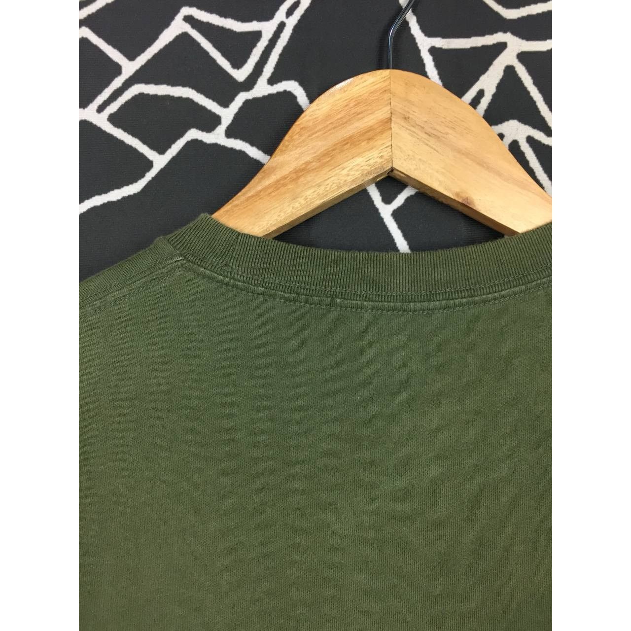 Uniqlo Uniqlo UT x Godzilla World Mothra Against Godzilla Tee Size US M / EU 48-50 / 2 - 7 Thumbnail