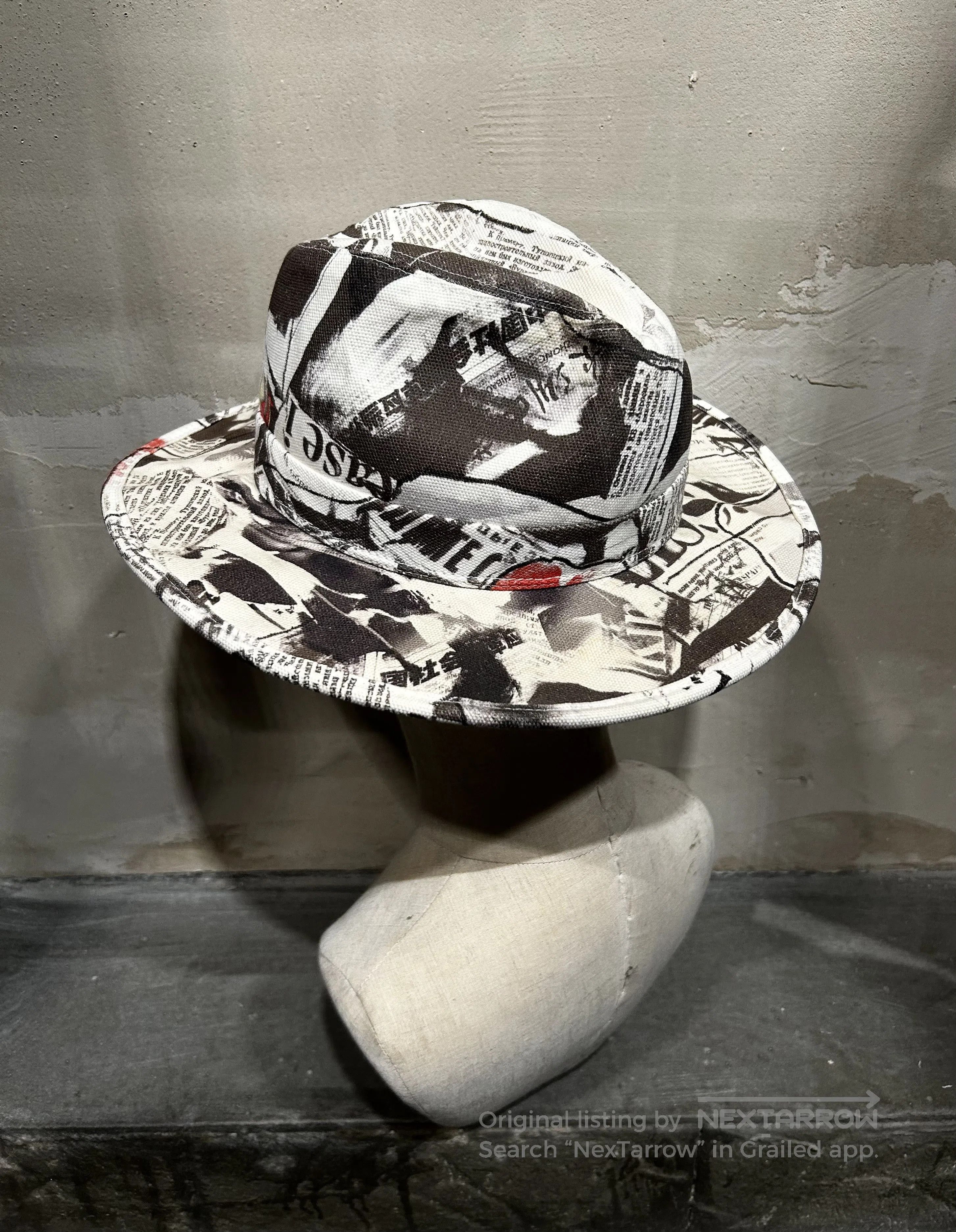 John Galliano John Galliano 00s Newspaper Print Hat. Size ONE SIZE - 3 Thumbnail
