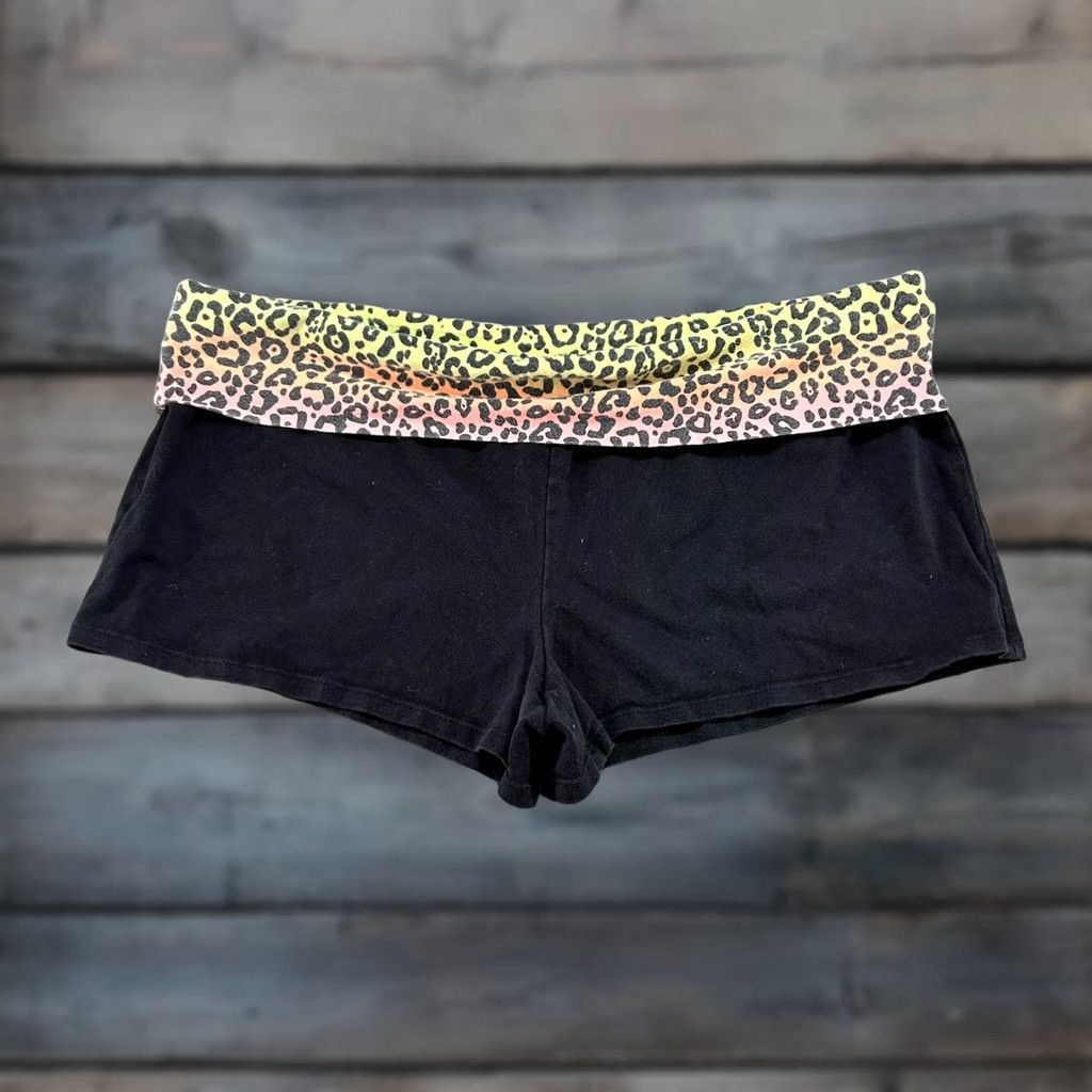 Vintage VINTAGE No Boundaries Shorts Juniors XL Black Fold Over Leopard Print Rainbow Y2K Size 25" / US 0 / IT 36 - 1 Thumbnail