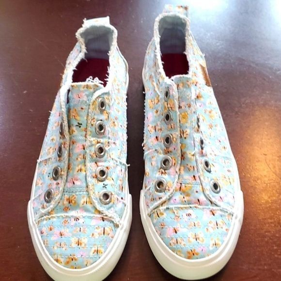 Designer Blowfish Malibu Cute Fun Butterflies Sz. 7.5 Sneakers Size US 7.5 / IT 37.5 - 1 Thumbnail