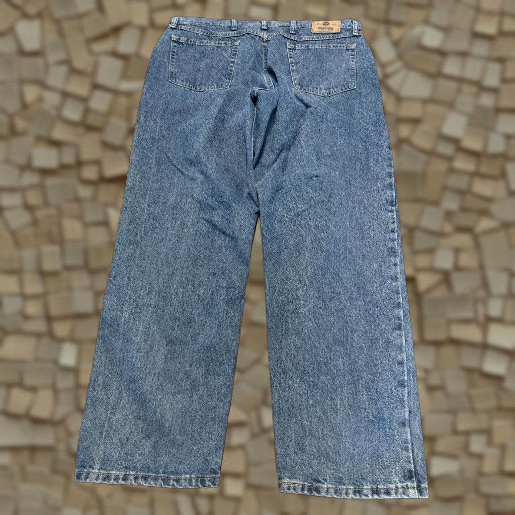 Wrangler Wrangler Jeans Men 40x30 Blue Denim Straight Leg Medium Wash Regular Waist 5-Pocket Design Inseam 30in Jeans Size US 40 / EU 56 - 1 Thumbnail