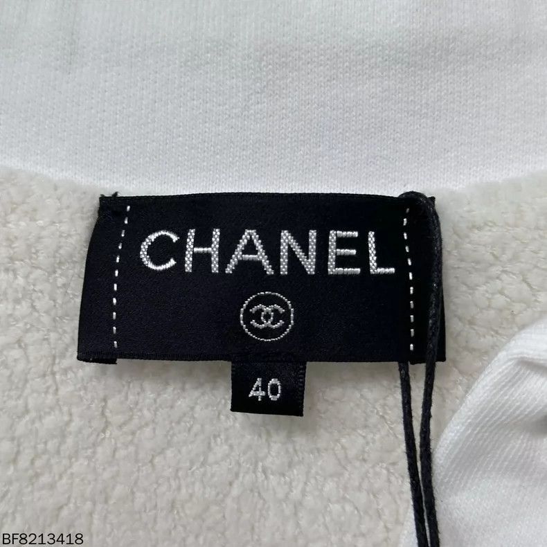 Chanel Chanel 21N Snow Series Rhinestone Letter Sweater Size L / US 10 / IT 46 - 5 Thumbnail