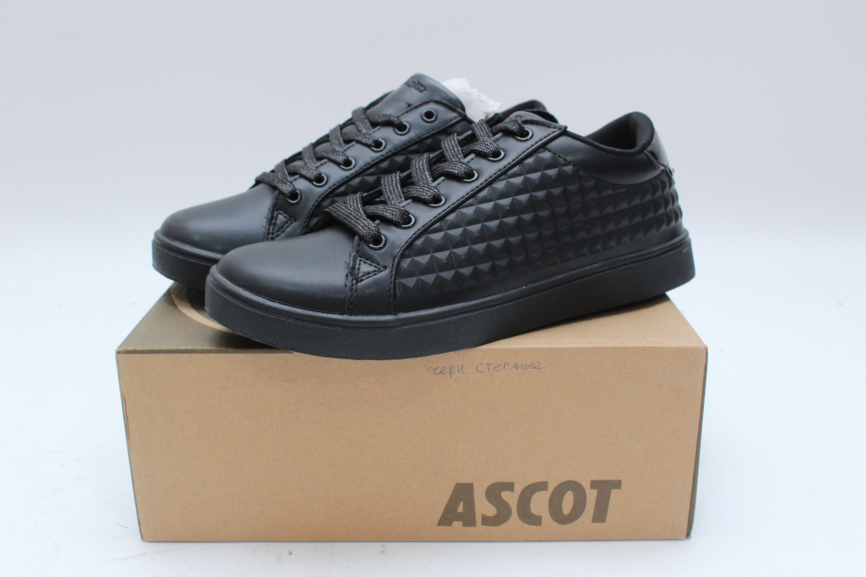 image of Ascot England Sneakers Womens Size 38 Vintage Hype in Black