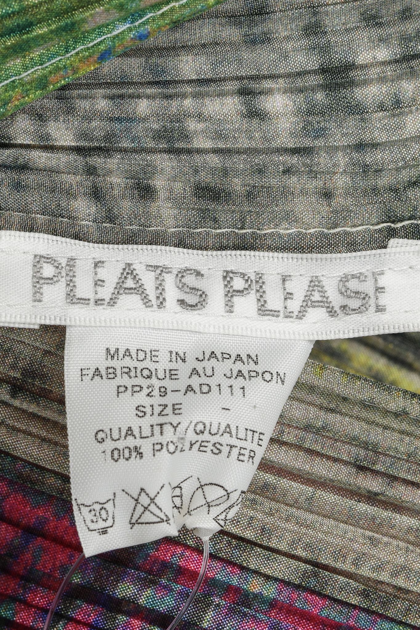 Pleats Please Issey Miyake Issey Miyake Pleats Please Green & Pink Abstract-Print Shawl Size ONE SIZE - 8 Thumbnail