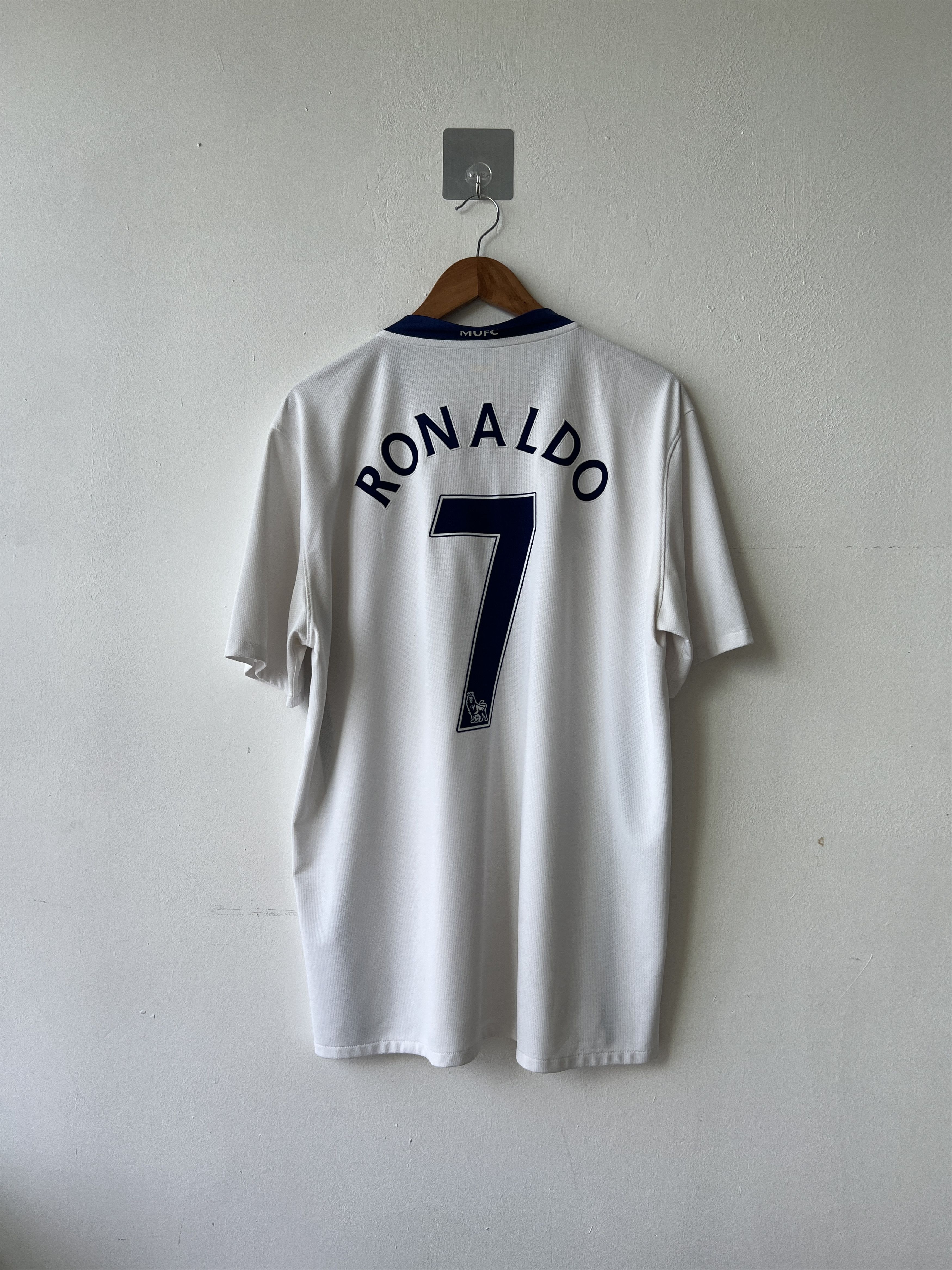 Nike (XL) Manchester United 2008-10 Away Shirt Ronaldo #7 Kit Size US XL / EU 56 / 4 - 1 Thumbnail