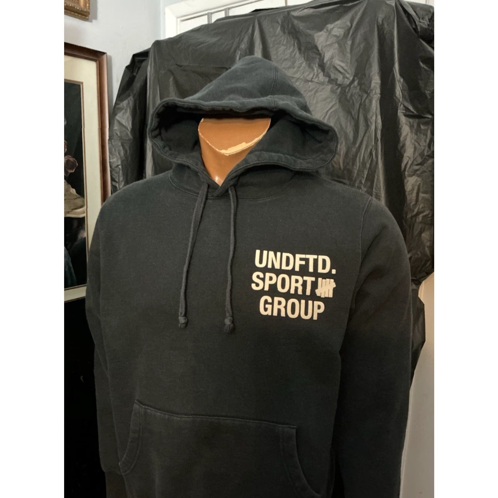 Undefeated VINTAGE UNDFTD Undefeated Five Strike Classic Sport Group Black Pullover Hoodie M Mens Black Sports Pullover Hoodie 90s Size US M / EU 48-50 / 2 - 8 Thumbnail