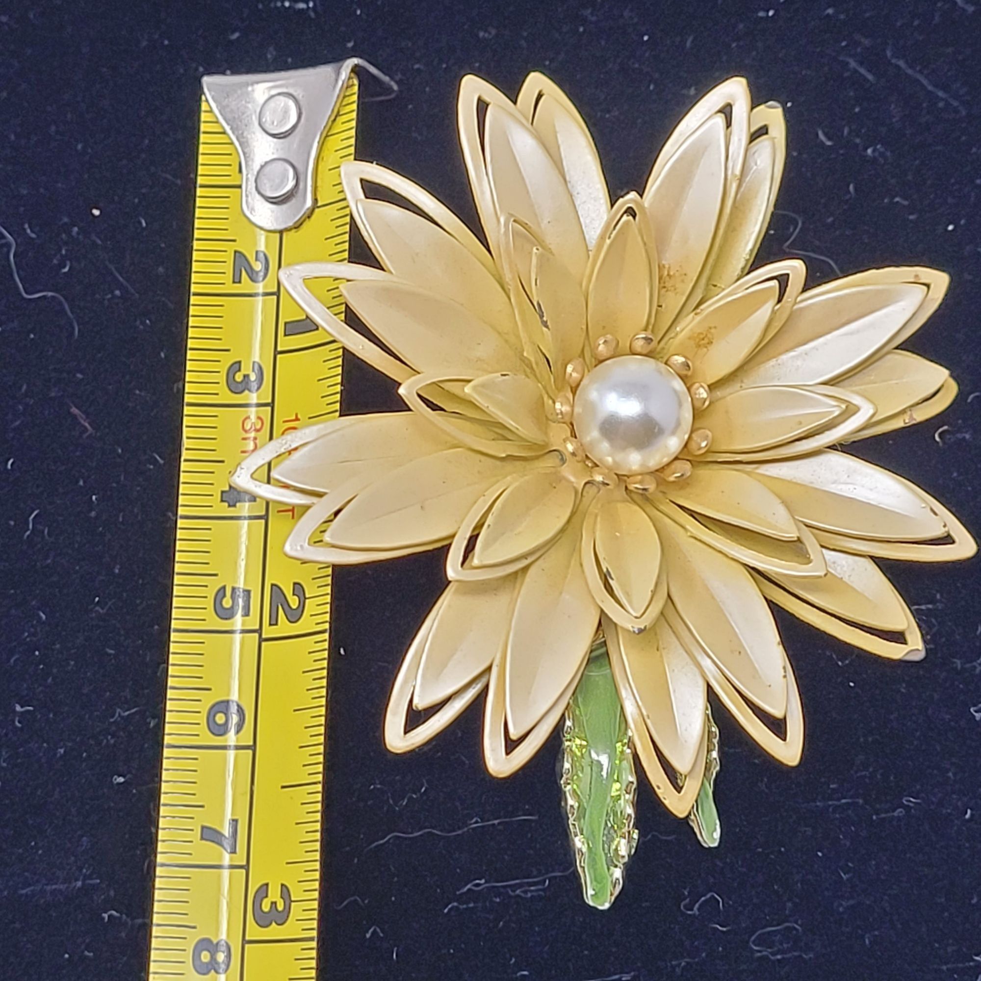 Vintage Vintage 3D Pearlized Beige Enamel Flower Brooch Pin Faux Pea Size ONE SIZE - 3 Thumbnail