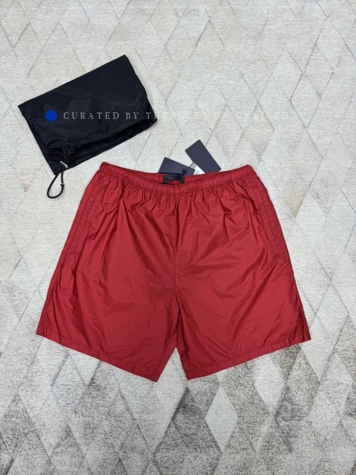 Prada Re-Nylon Logo Shorts in Bright Red Size US 34 / EU 50 - 1 Thumbnail